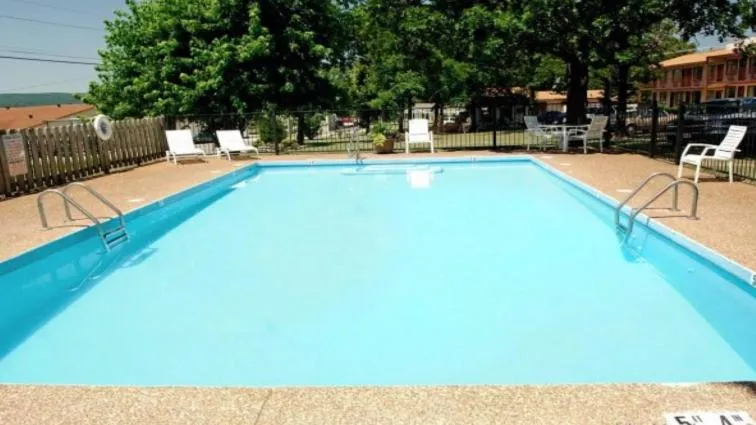 Pool view in The Parkwood Inn & Suites