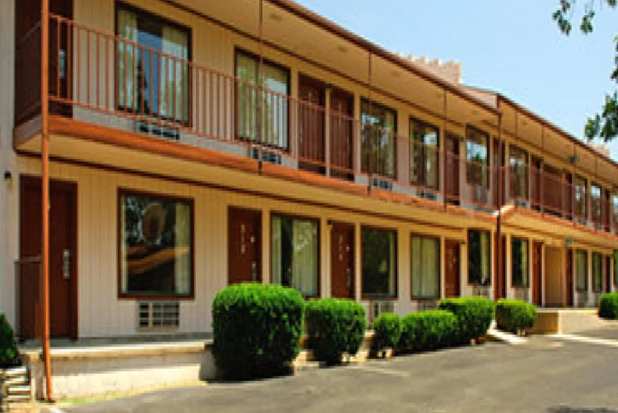 Property building in The Parkwood Inn & Suites