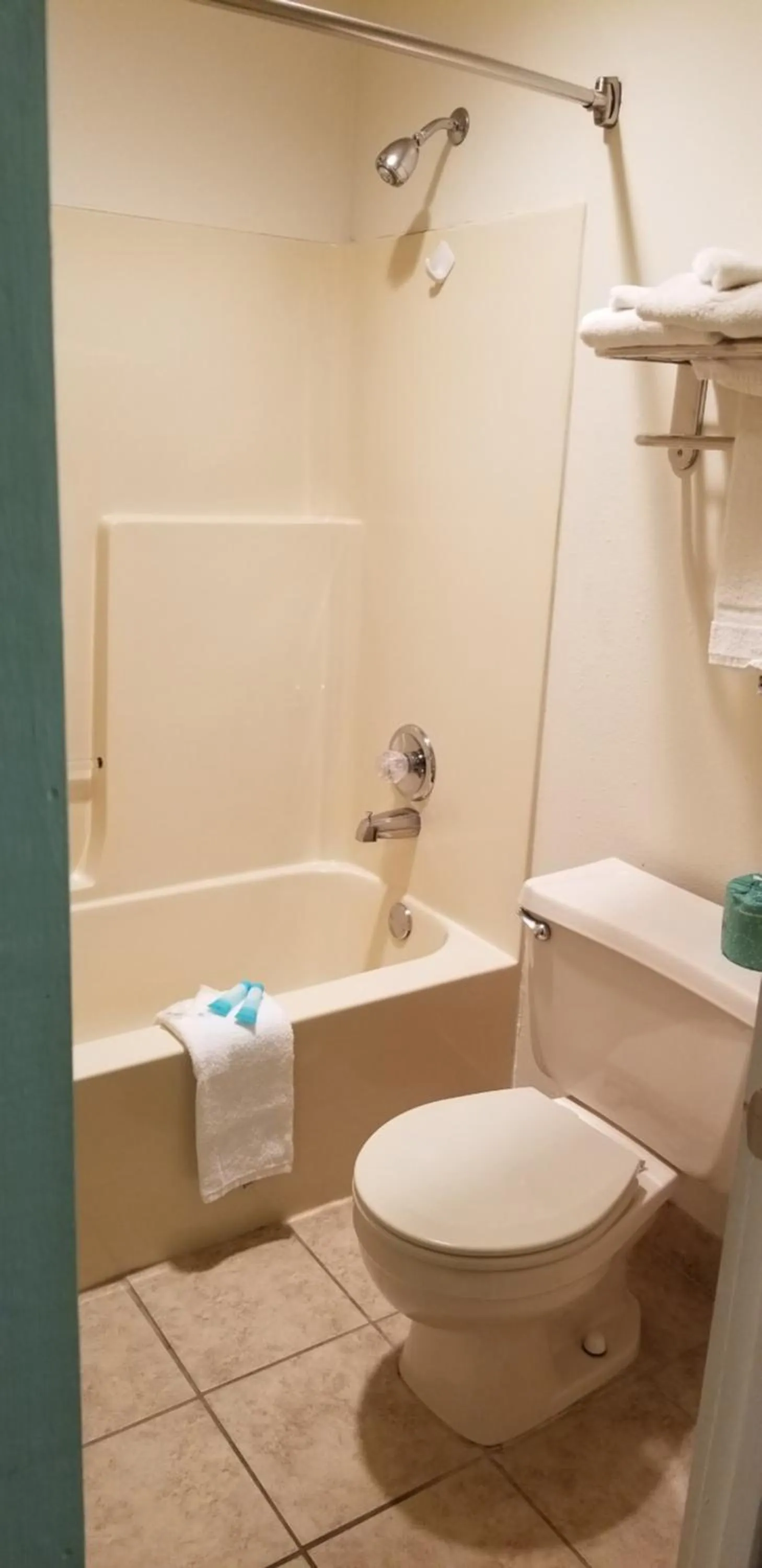 Bathroom in The Parkwood Inn & Suites