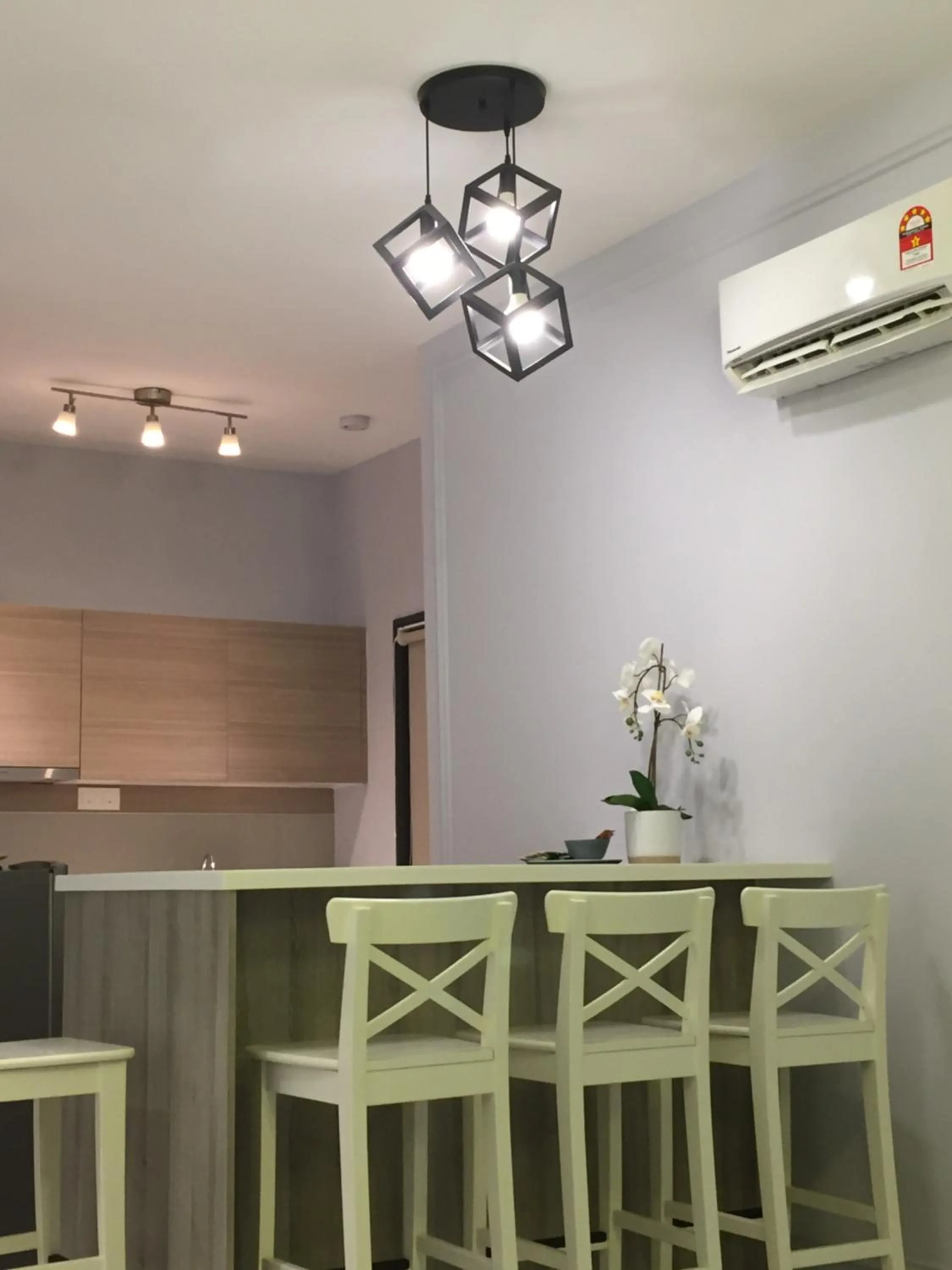 Dining area in Emira Residence Seksyen 13 Shah Alam by Lodge Alpha LaVista