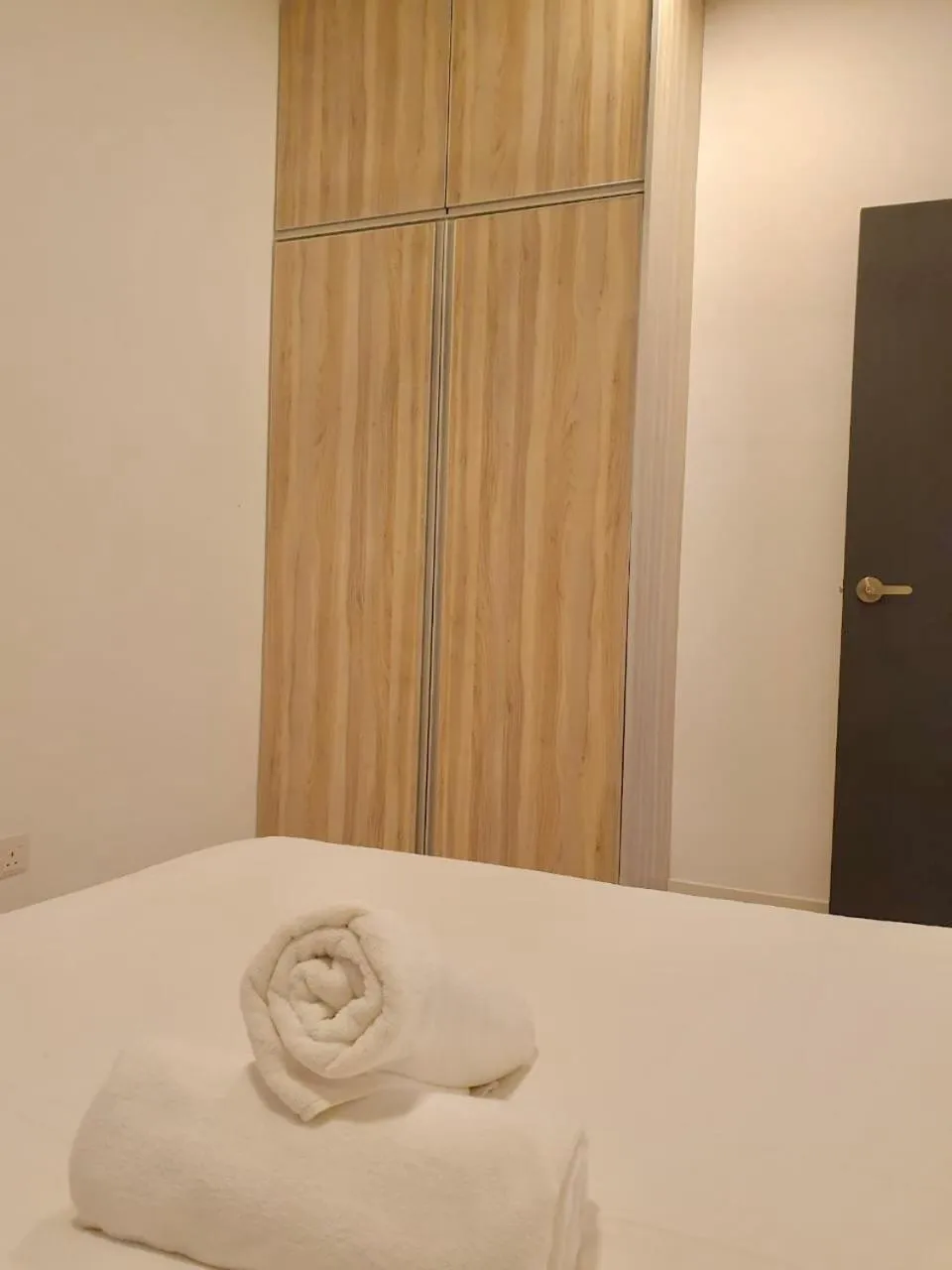 Bed in Emira Residence Seksyen 13 Shah Alam by Lodge Alpha LaVista