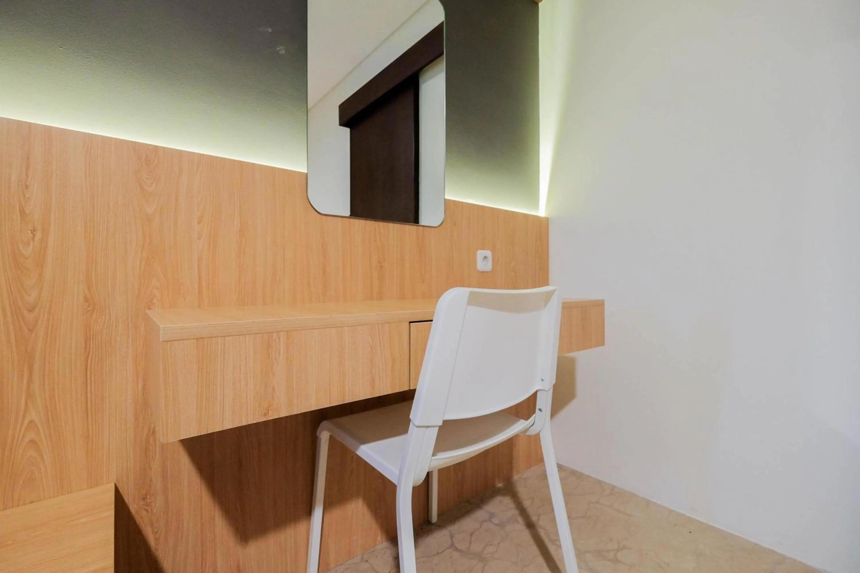 1BR Pancoran L'Avenue Comfy Apartment By Travelio