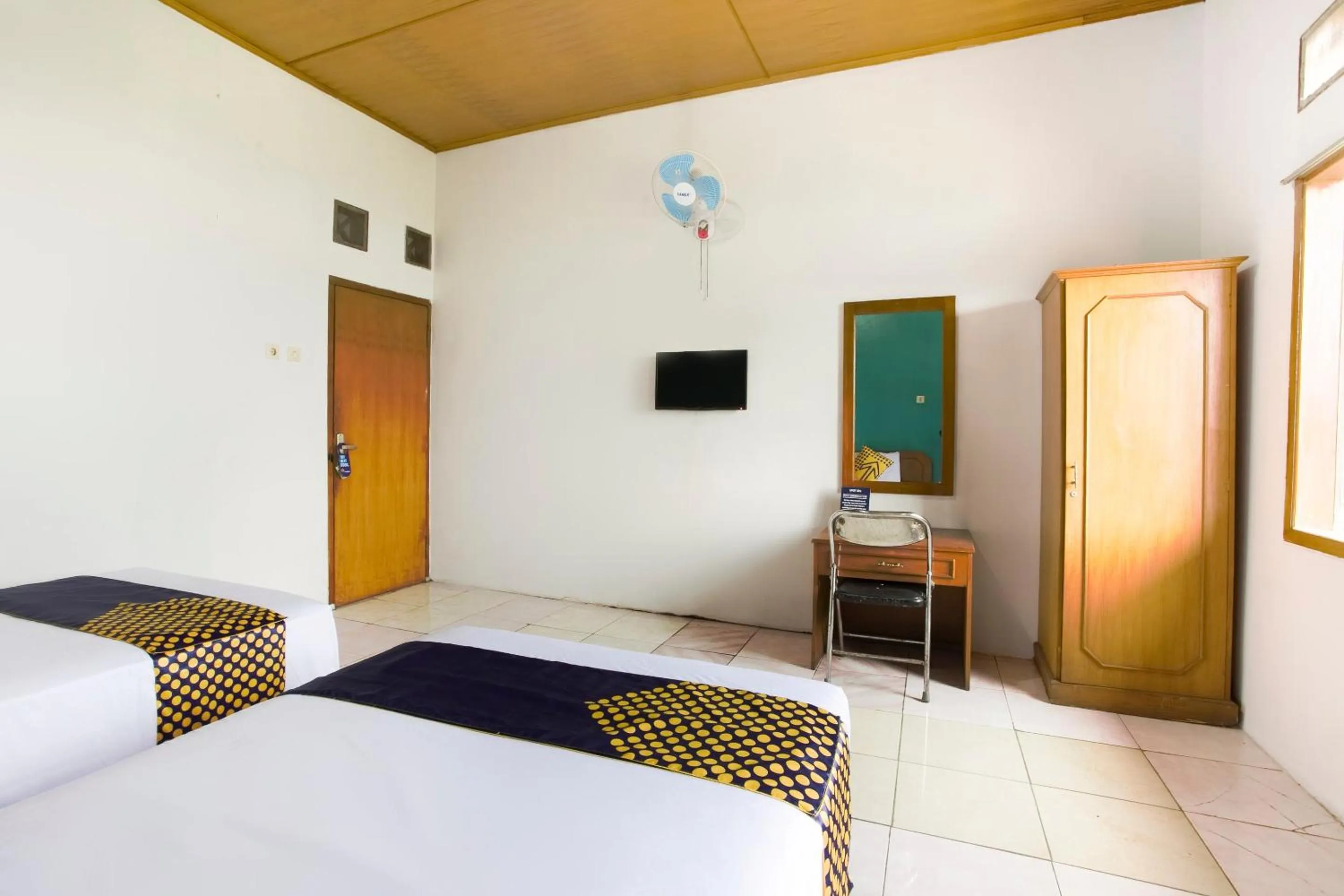 Bedroom, Bed in Hotel O Karya Nunggal Asri