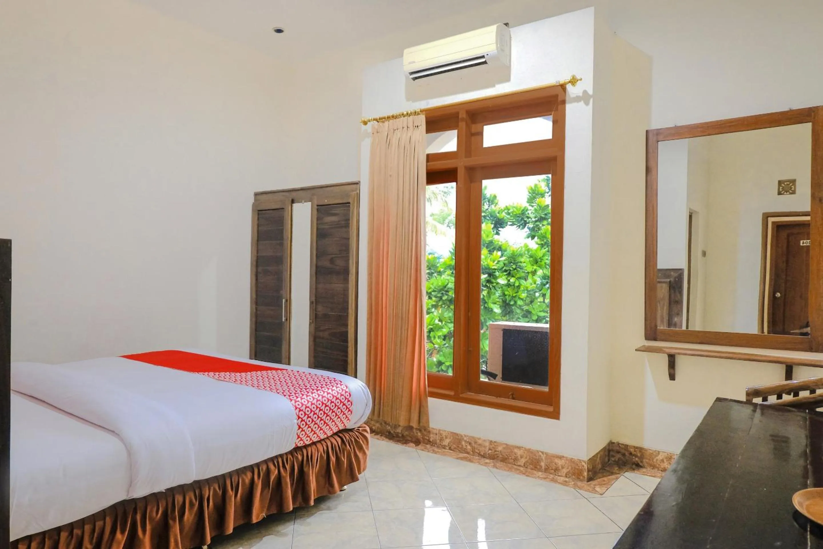 Bedroom, Bed in Hotel O otel Graha Prima