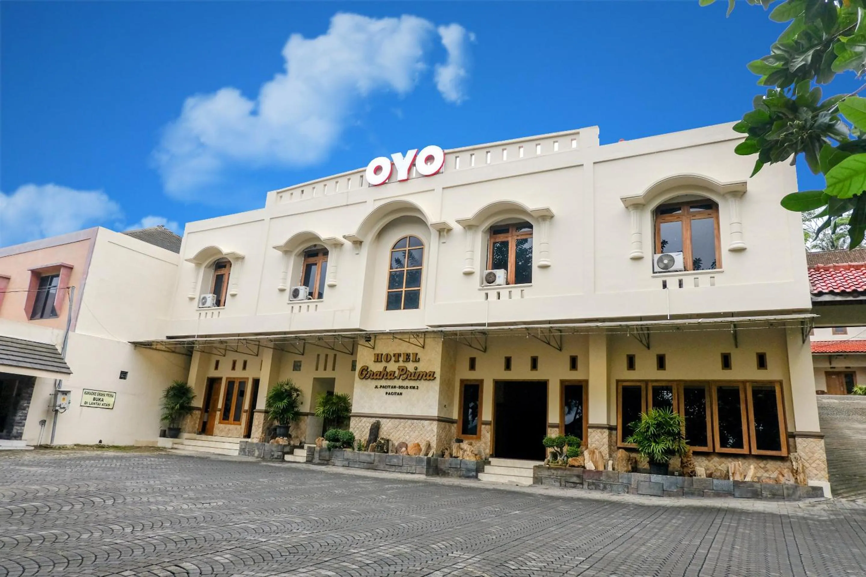 Facade/entrance in Hotel O otel Graha Prima