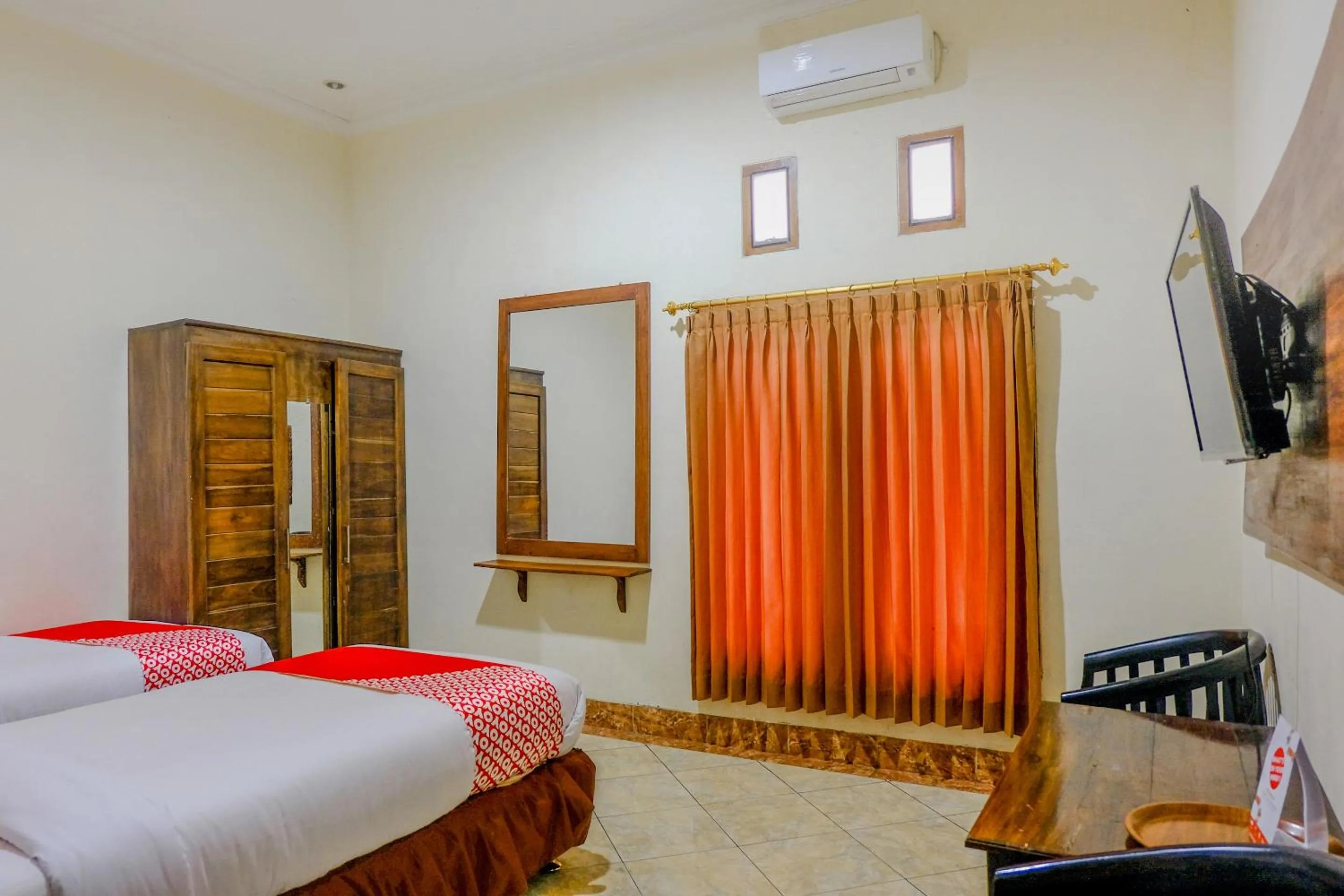 Bedroom, Bed in Hotel O otel Graha Prima