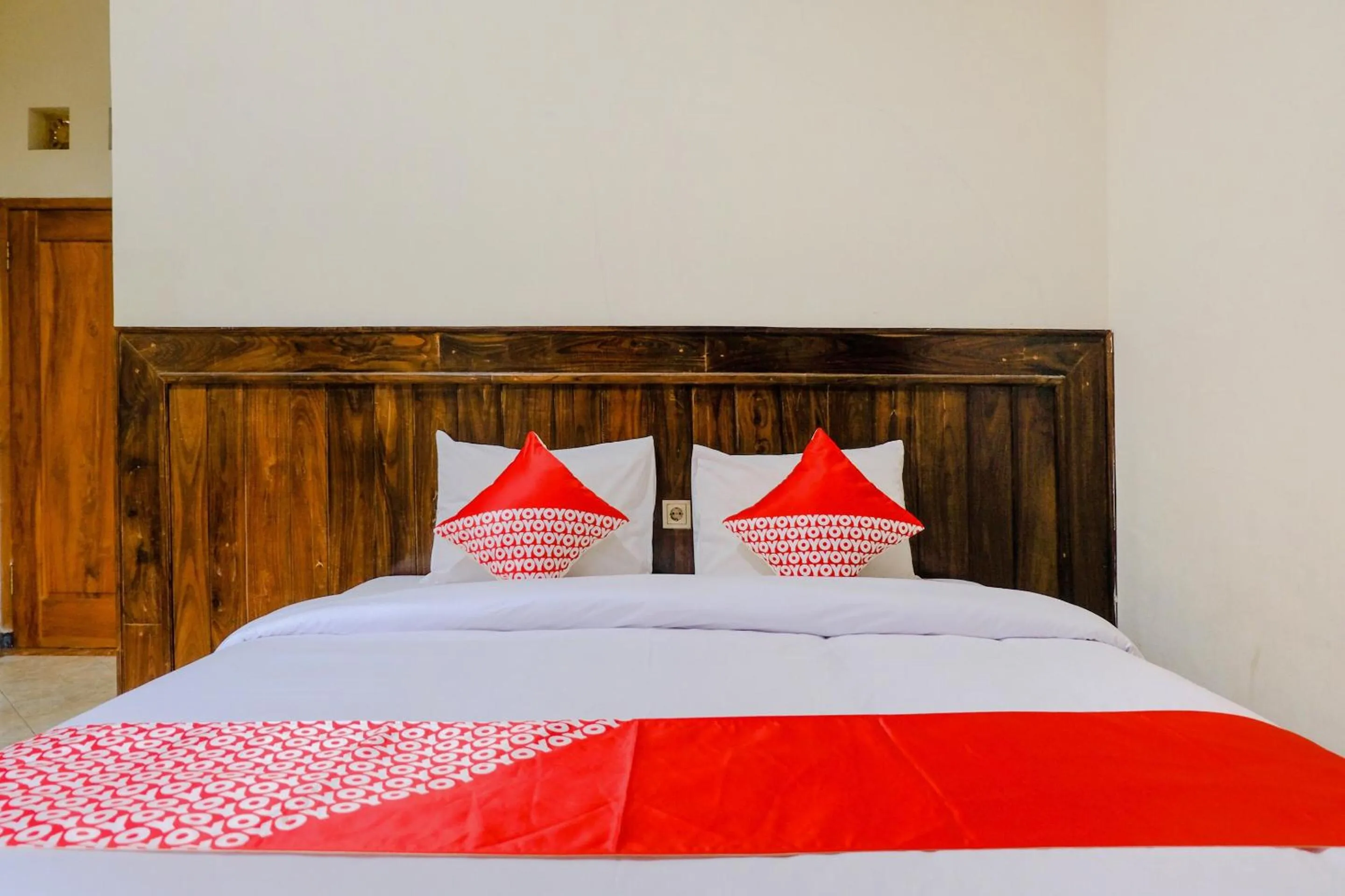 Bedroom, Bed in Hotel O otel Graha Prima