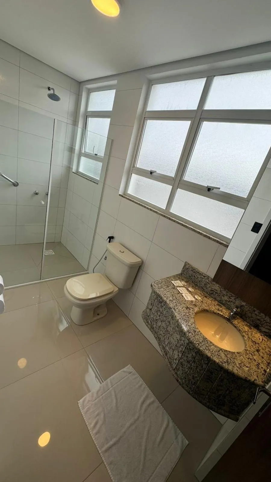 Bathroom in Afford Hotéis