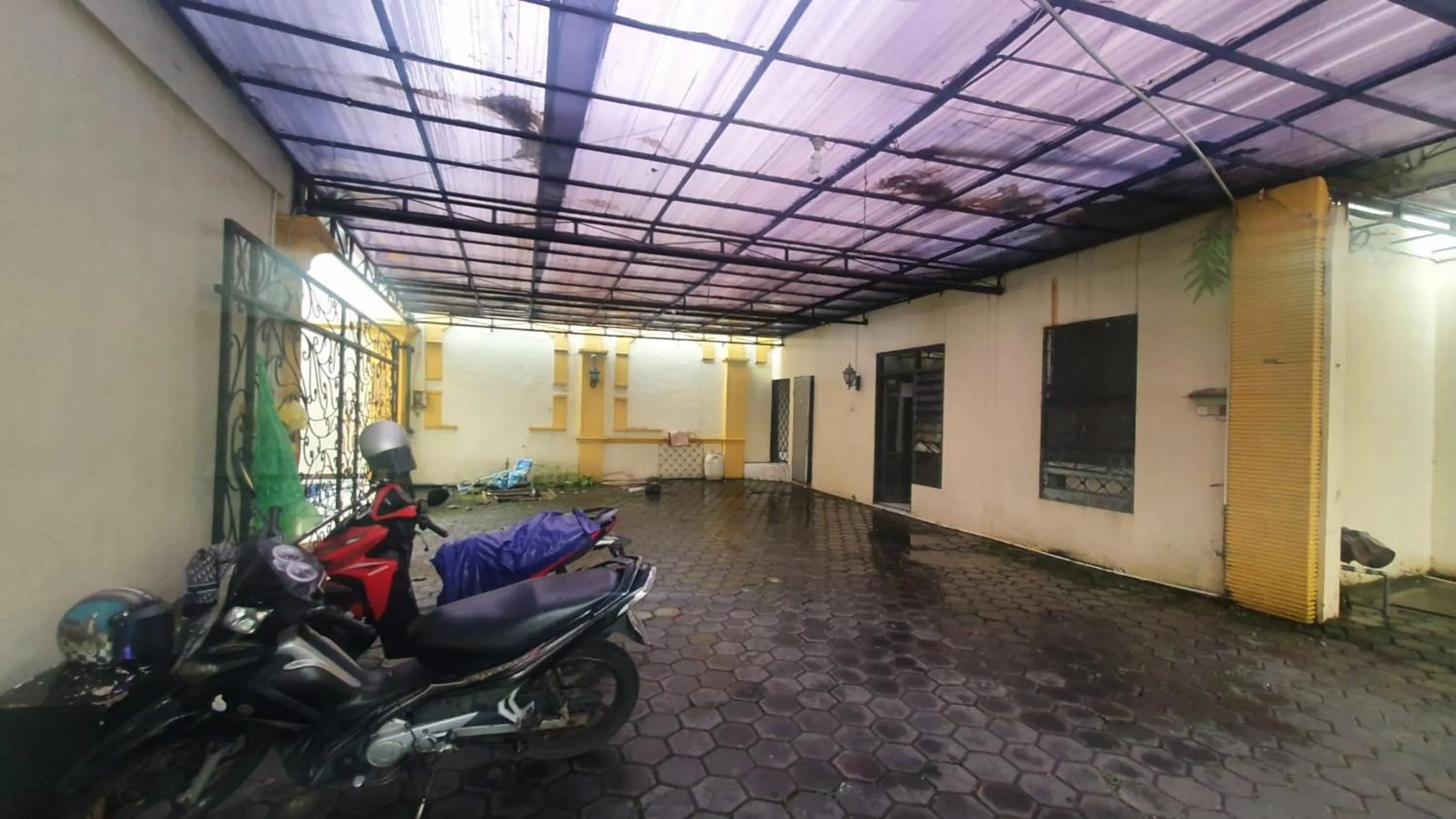 Parking in RedDoorz Syariah At Demasto Homestay Jember