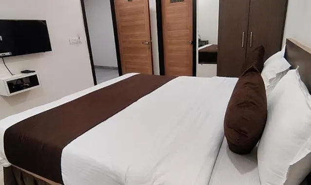 TV and multimedia, Bed in Hotel Golden Rays