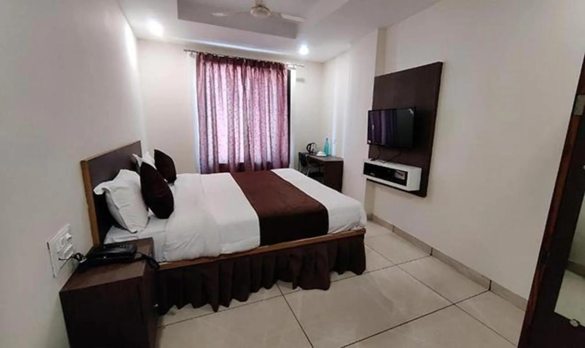TV and multimedia, Bed in Hotel Golden Rays
