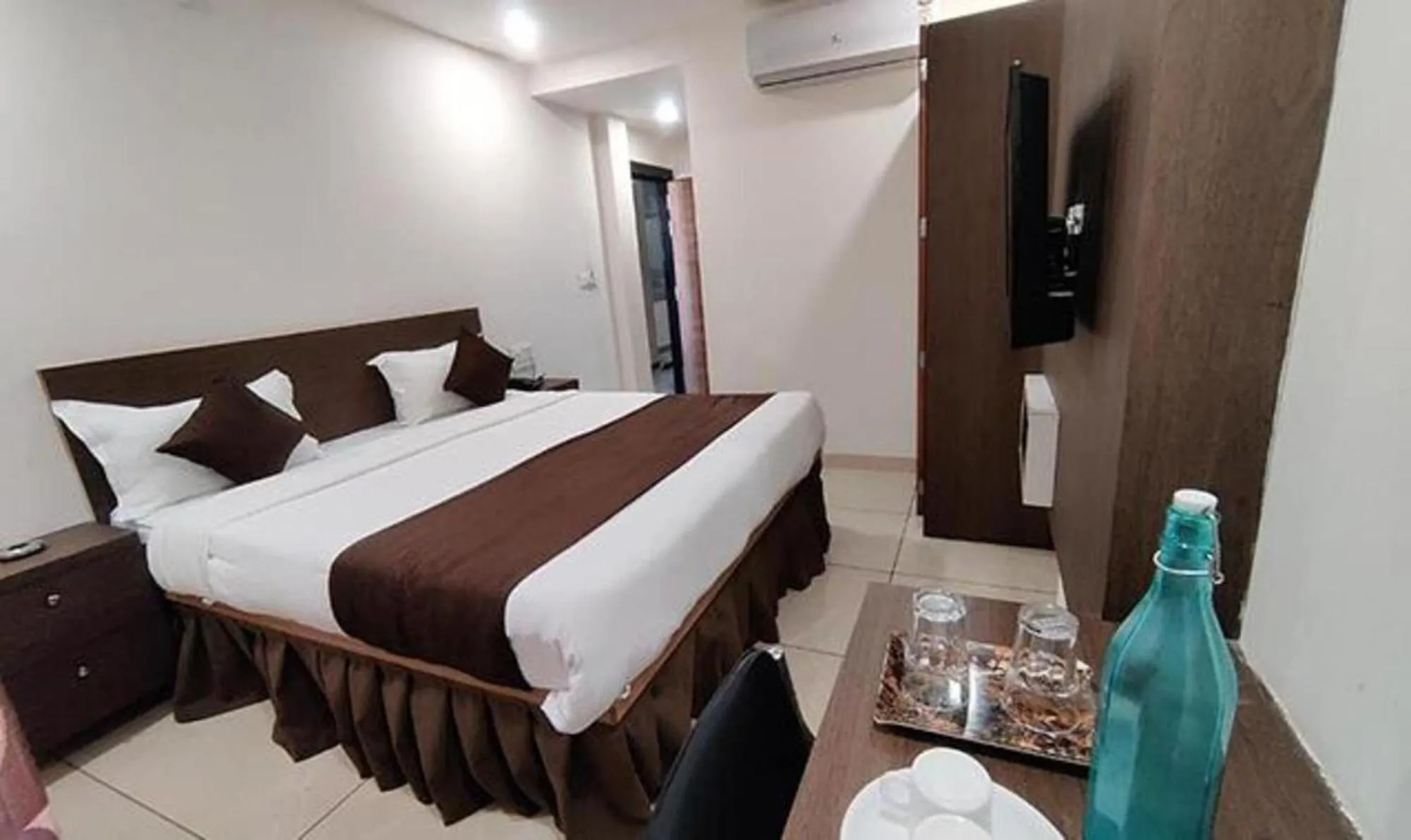 TV and multimedia, Bed in Hotel Golden Rays