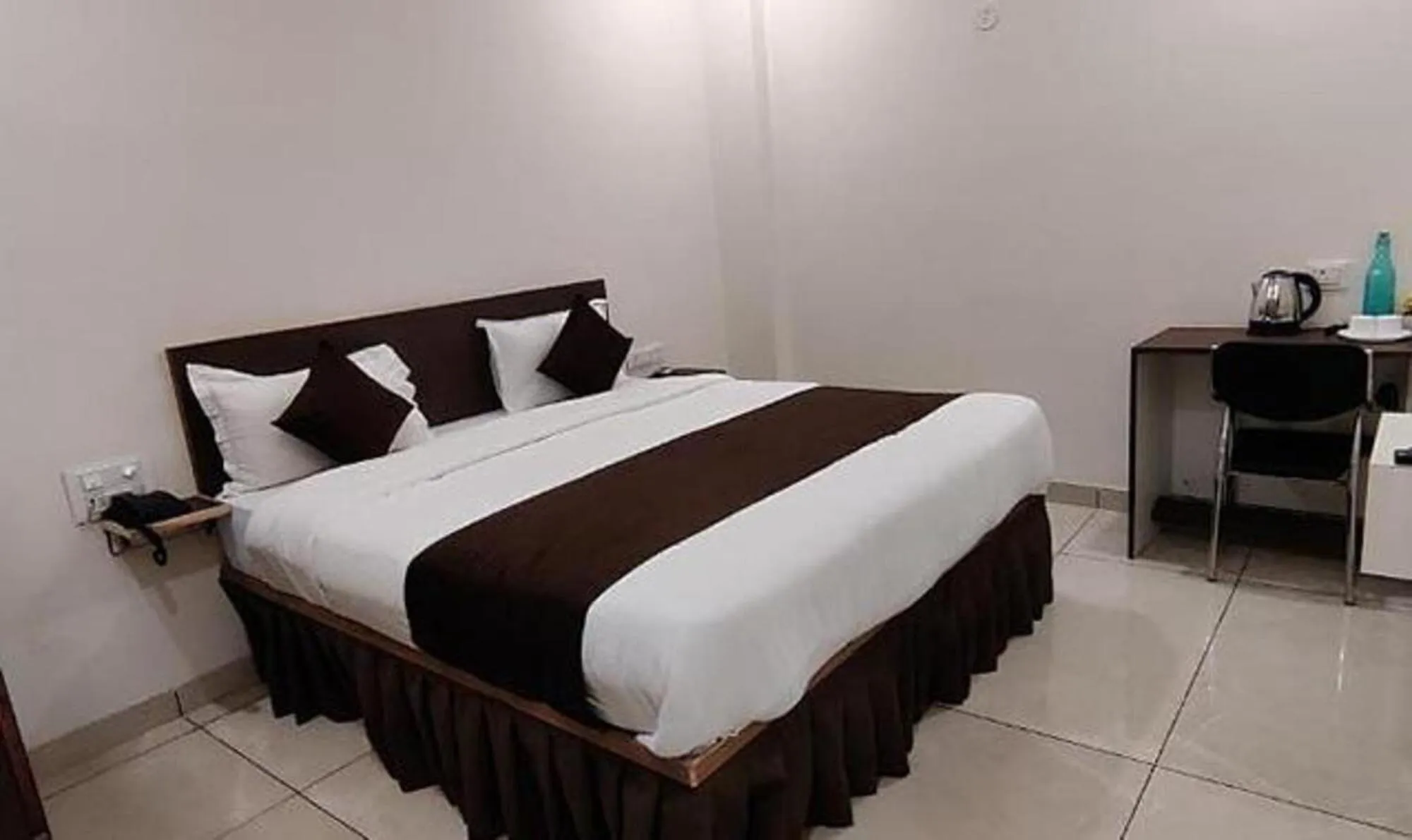 Photo of the whole room, Bed in Hotel Golden Rays