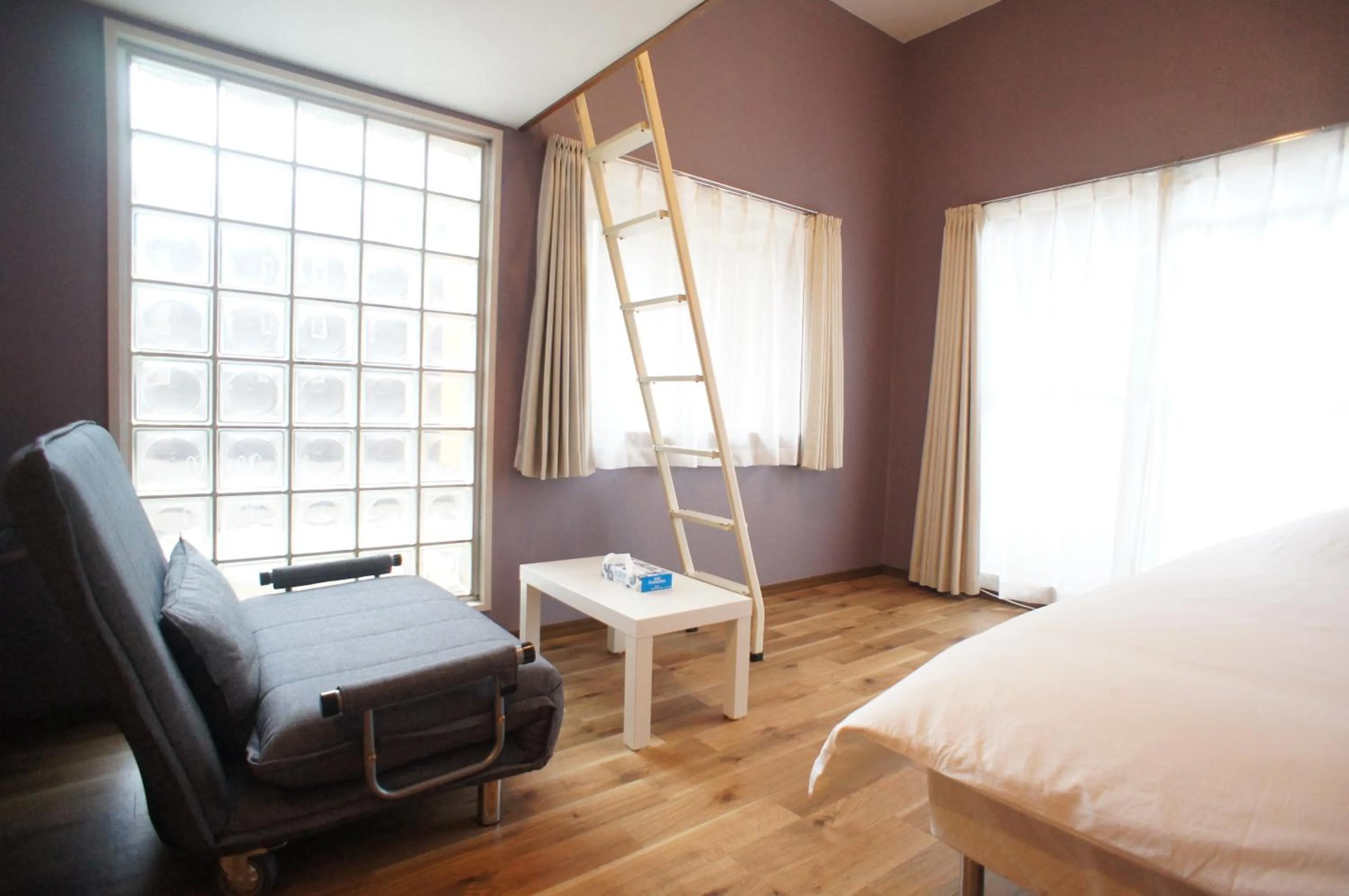 Bed in Plusone Nishikoen