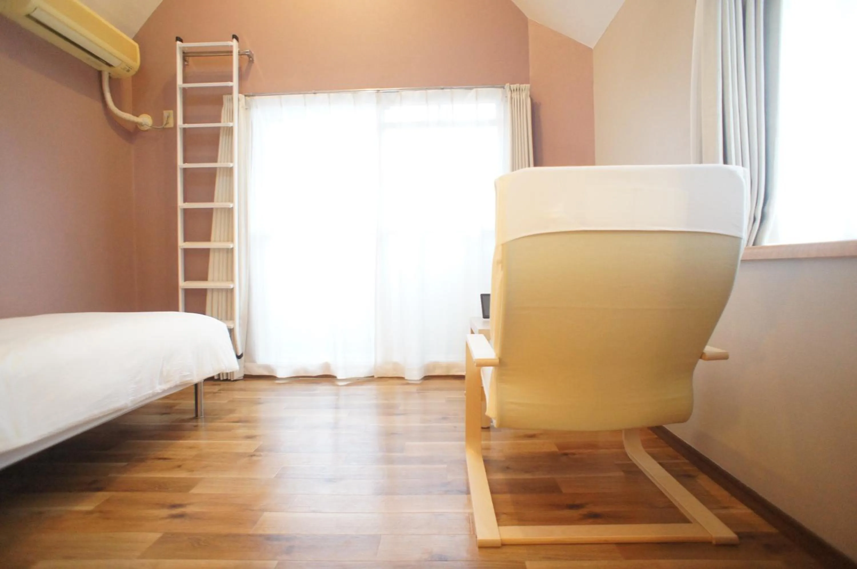 Bed in Plusone Nishikoen