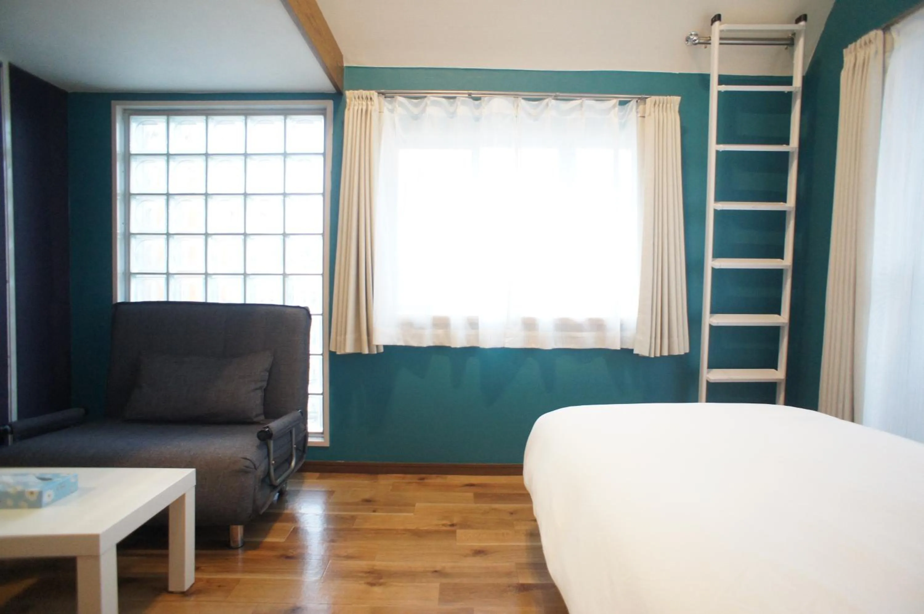 Bed in Plusone Nishikoen