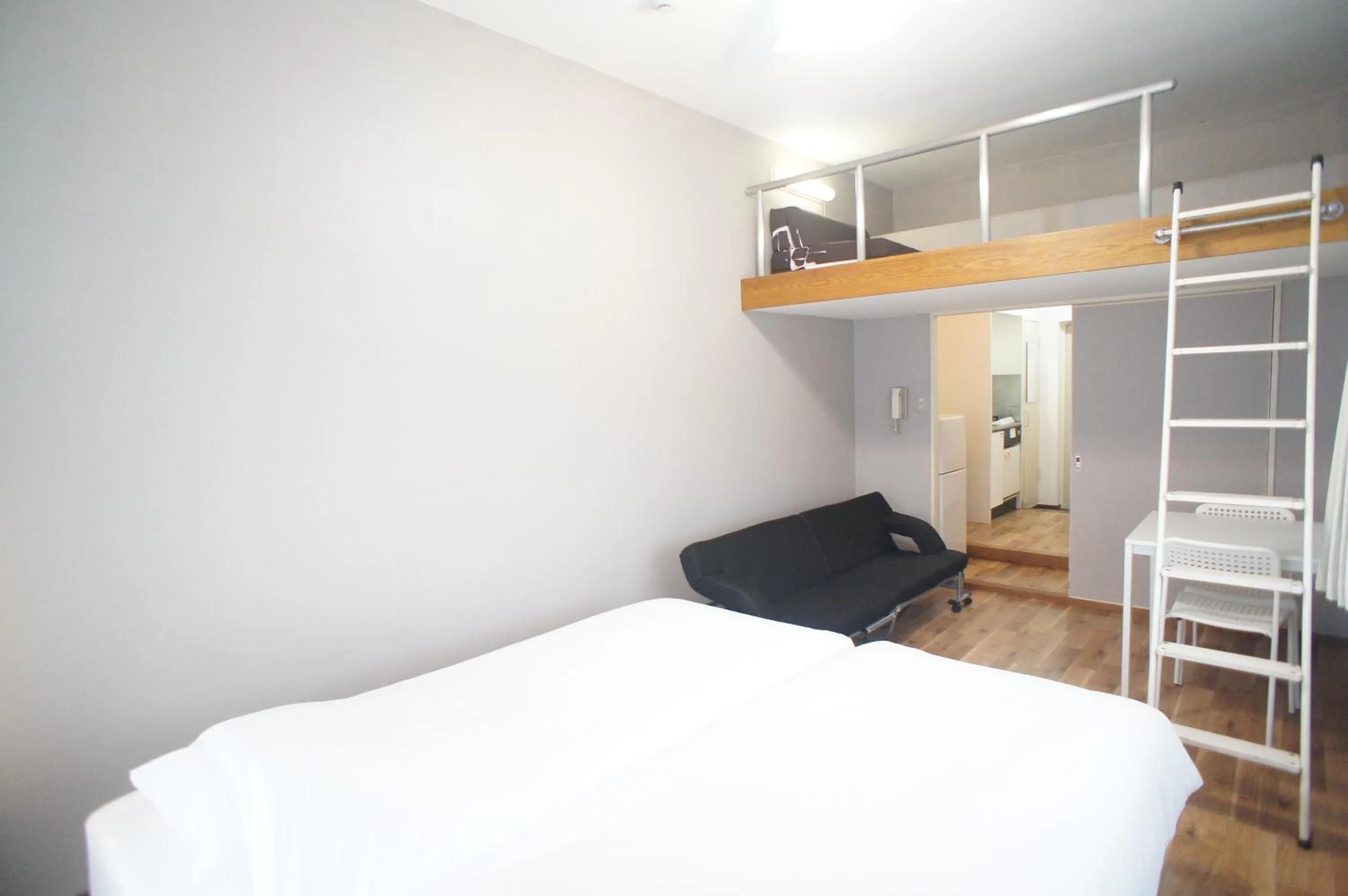 Bed in Plusone Nishikoen