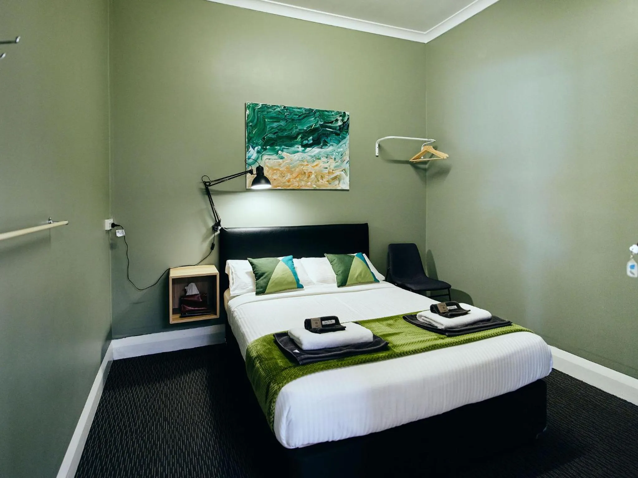 Bedroom, Bed in Black Diamond Lodge