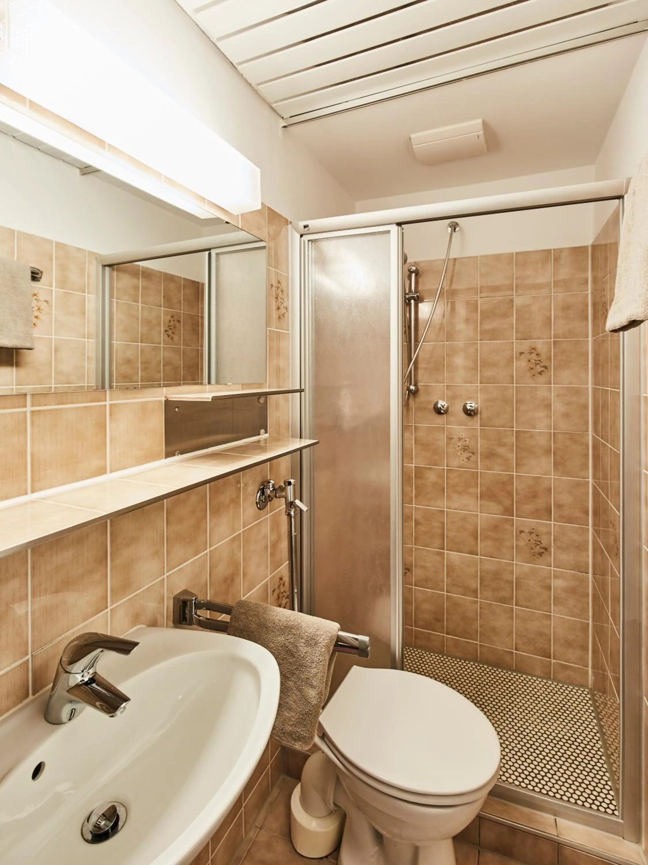 Shower in Hotel Imperial