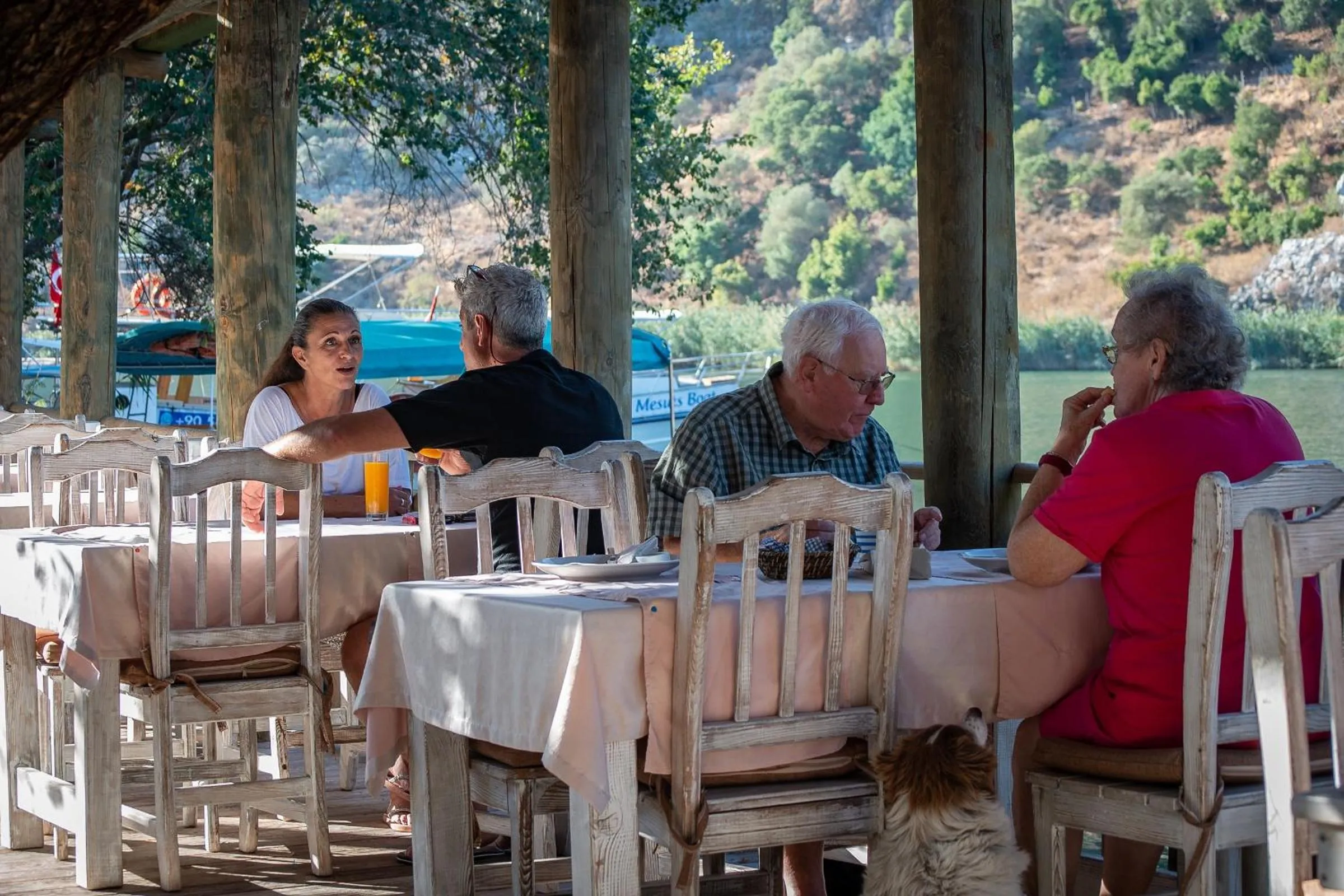 Restaurant/places to eat in Turay Hotel