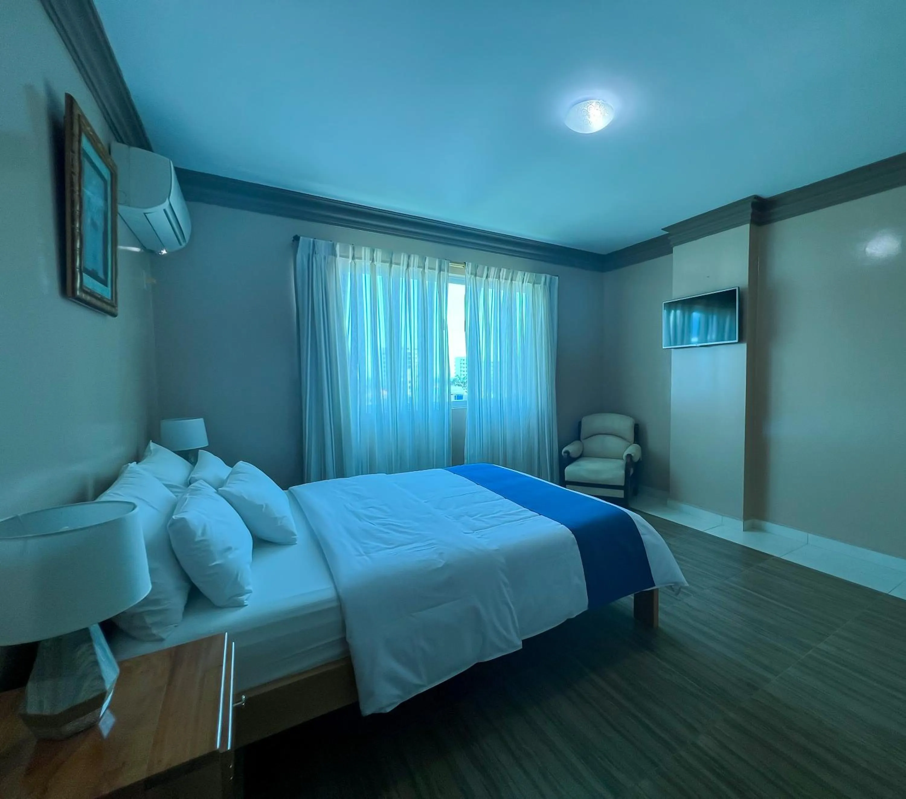 Photo of the whole room, Bed in Apart Hotel Hamilton