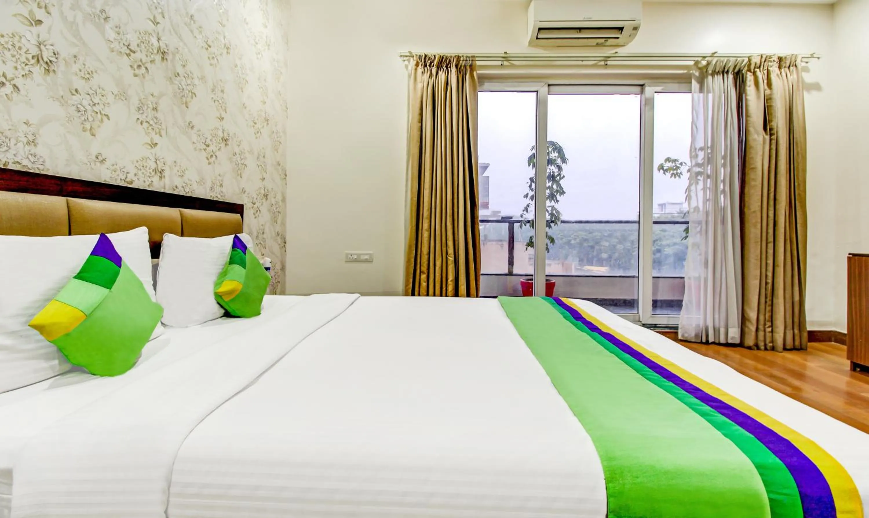 Bed in Treebo M2M Residency Sector 46