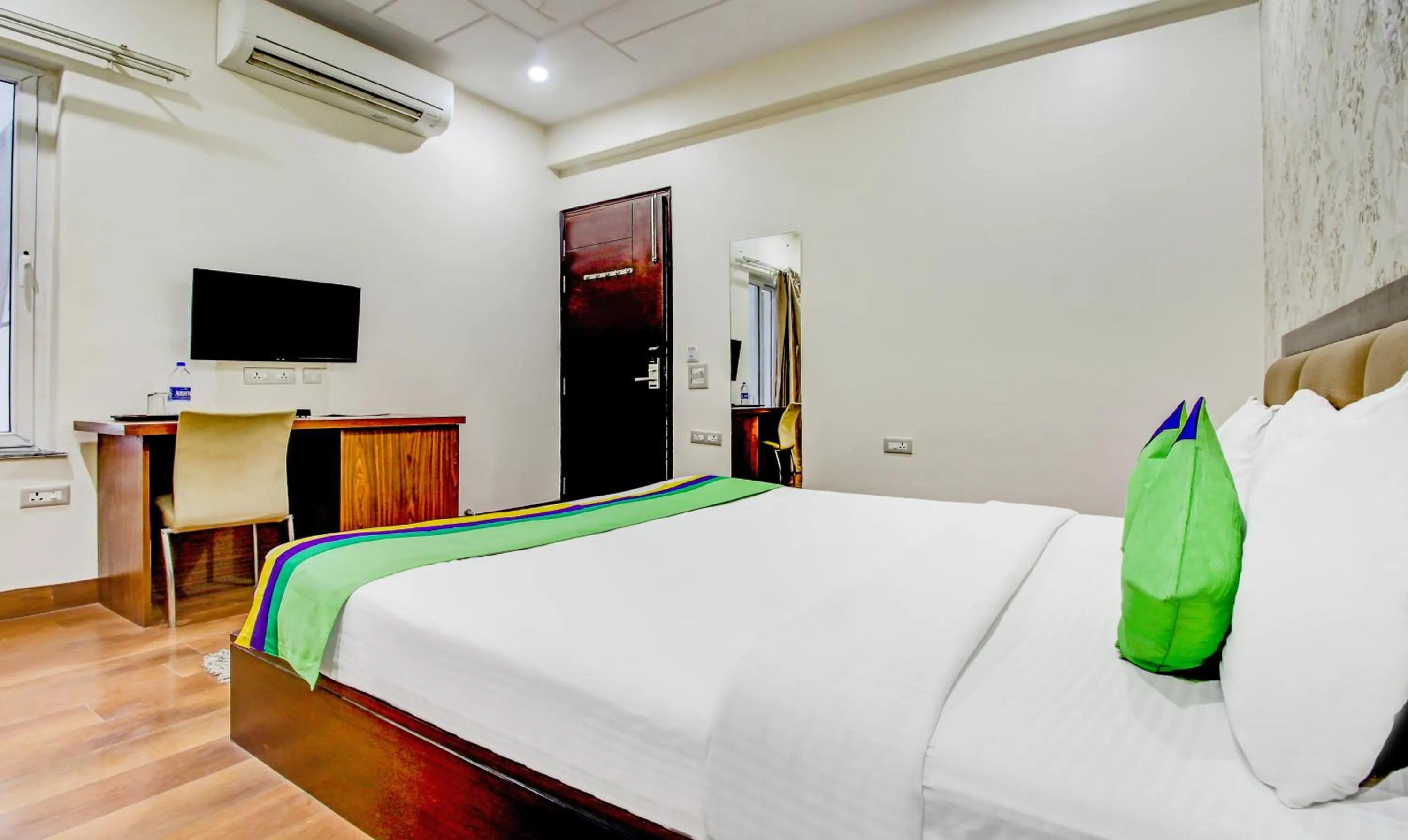 Bedroom, Bed in Treebo M2M Residency Sector 46