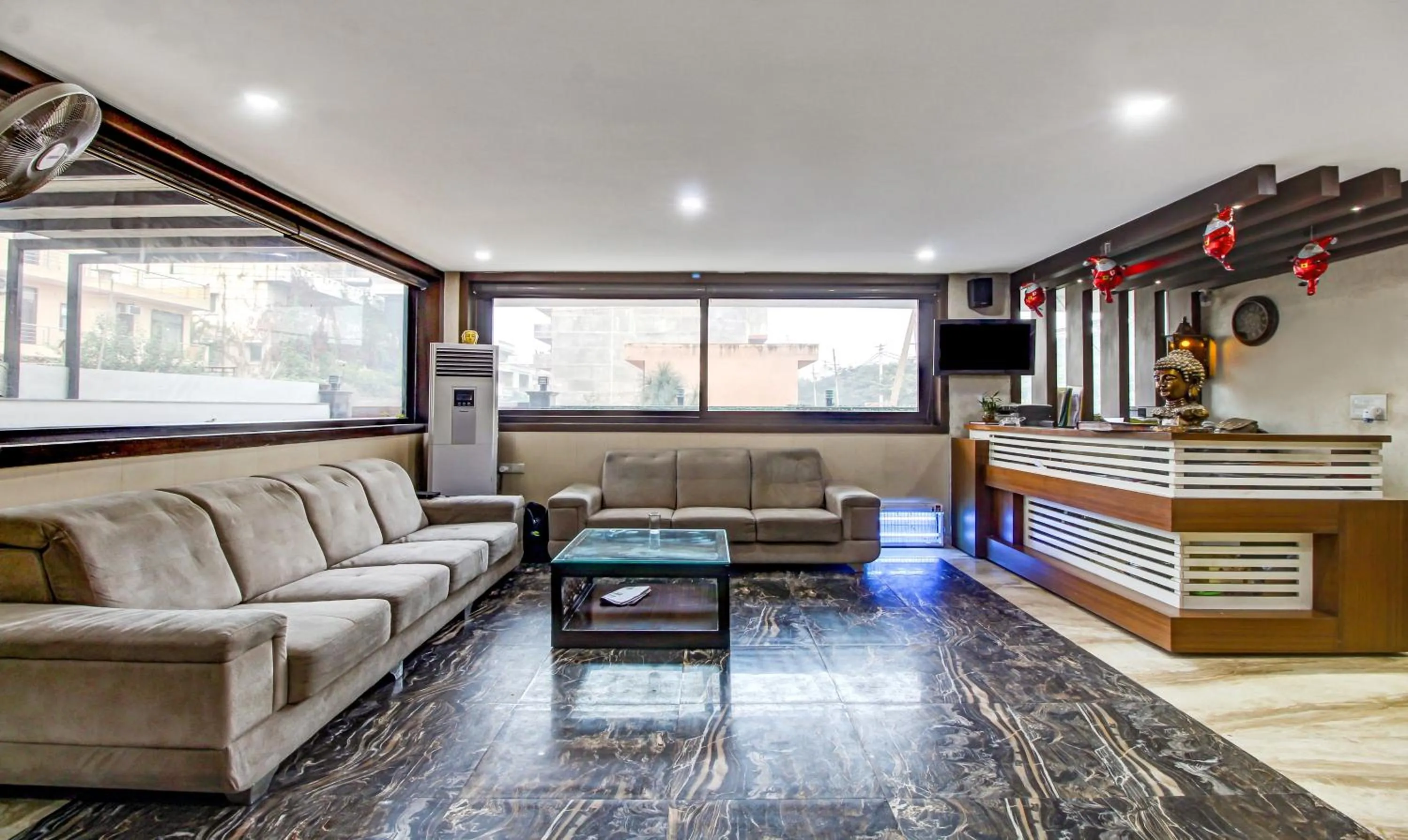 Lobby or reception in Treebo M2M Residency Sector 46