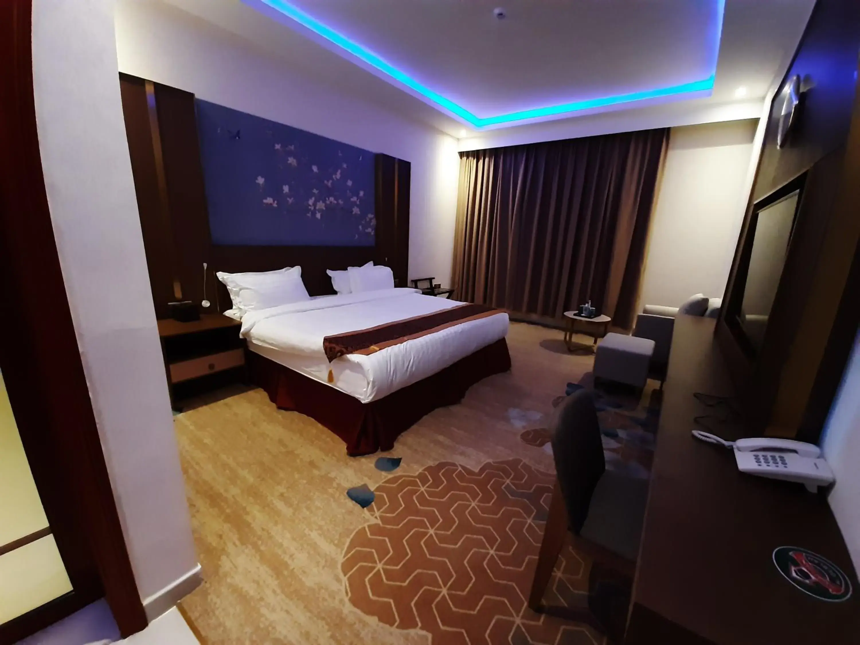 Deluxe Room in Qasr Alshamal Hotel Deluxe Room in Qasr Alshamal Hotel