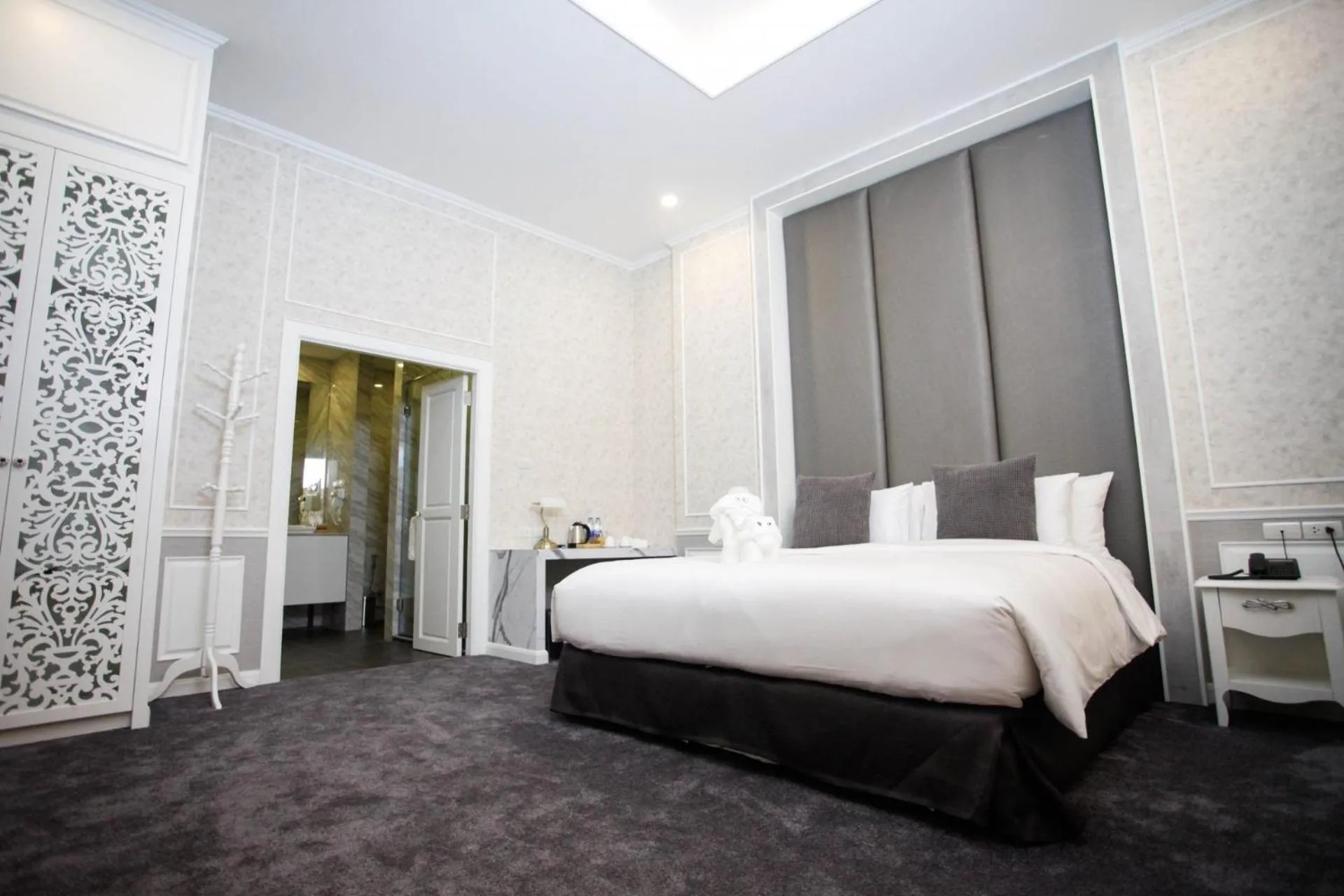 Bed in VARIMANTRA HOTEL