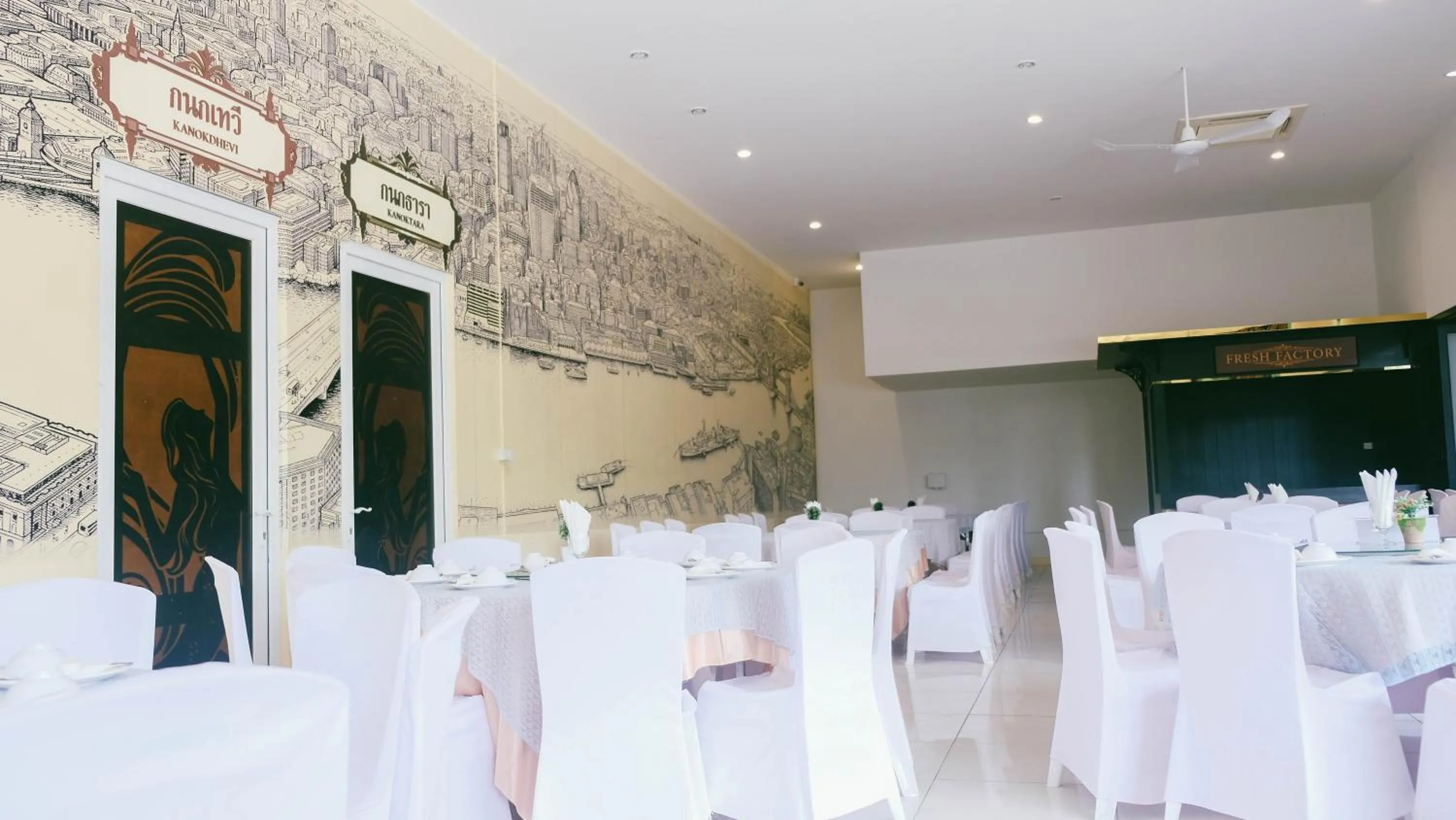 Restaurant/places to eat in VARIMANTRA HOTEL