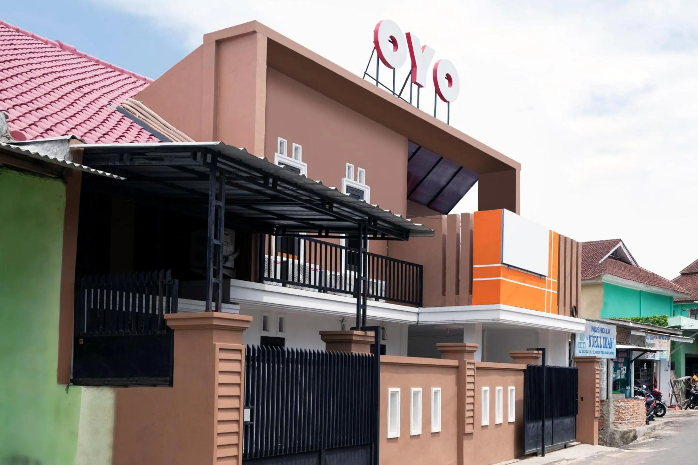 Facade/entrance in Hotel O Lumungga Residence Syariah