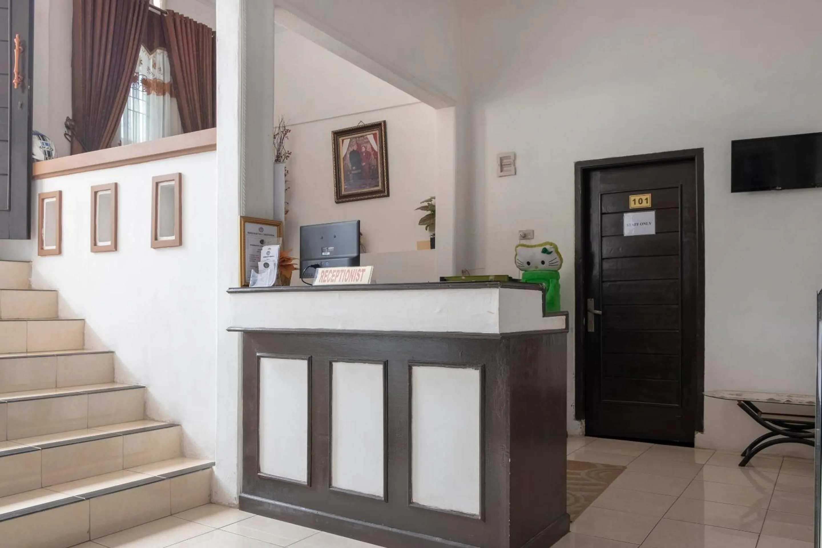 Lobby or reception in Hotel O Lumungga Residence Syariah