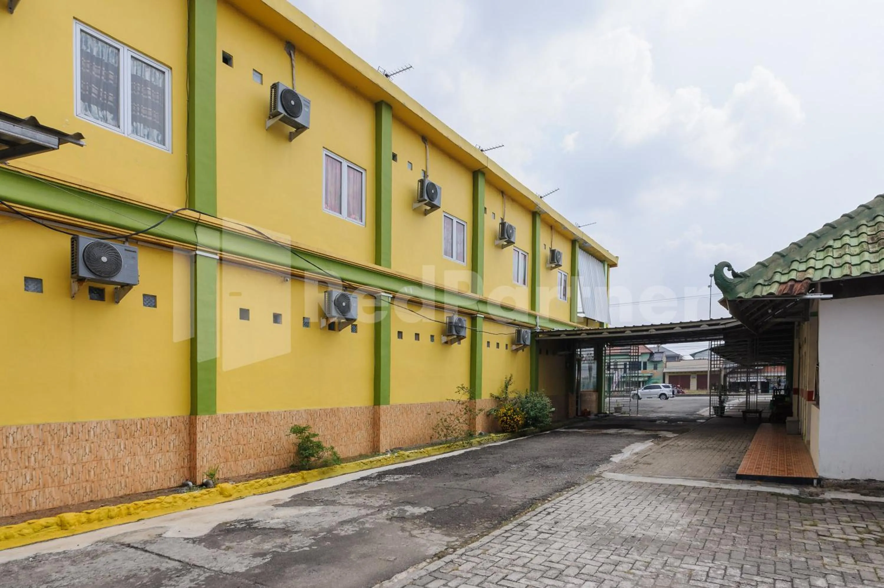 Property building in Homestay Hj Suharti Natar Lampung RedPartner