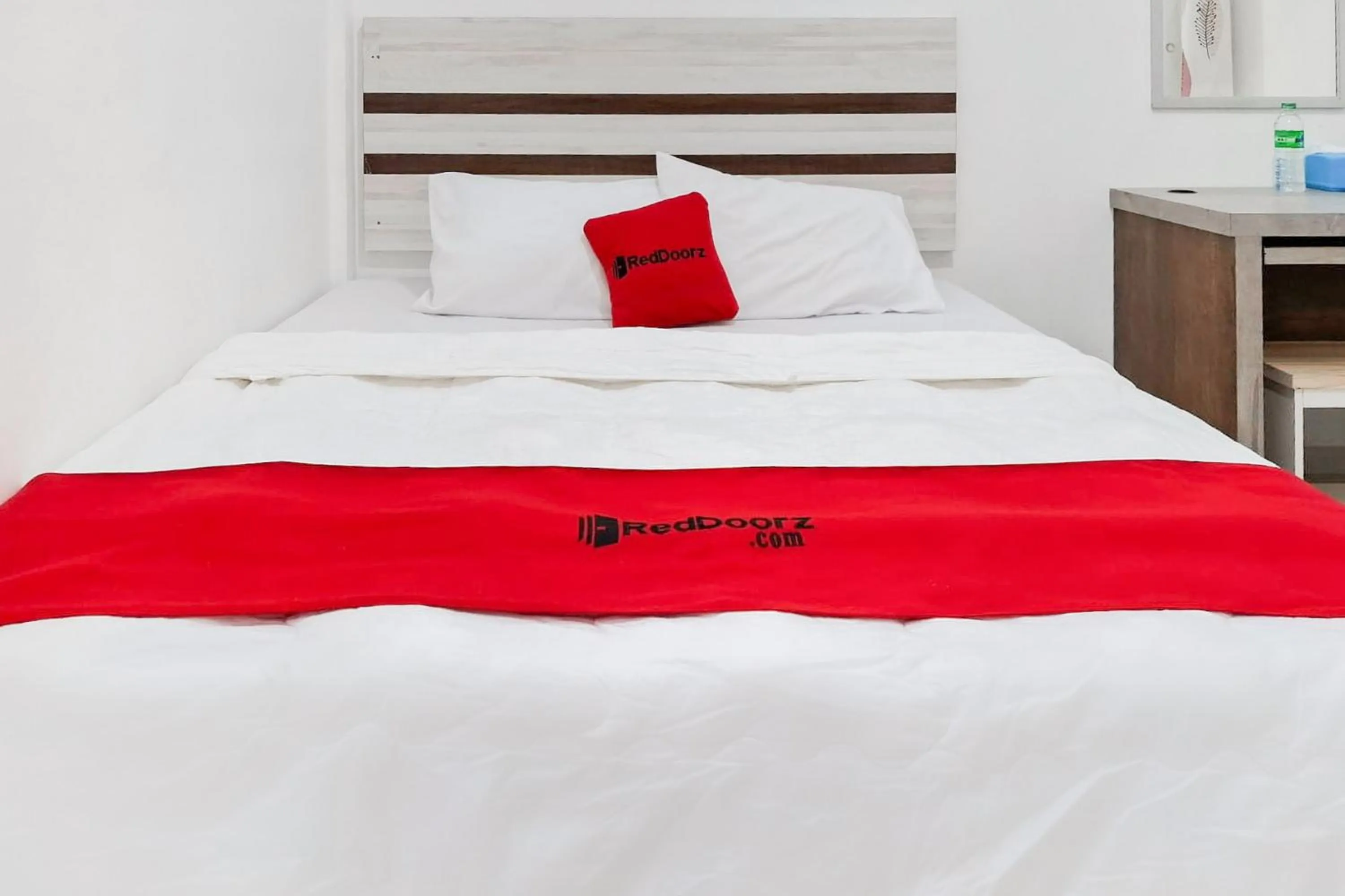 Bedroom, Bed in RedDoorz Syariah near Tanjung Pinang City Center