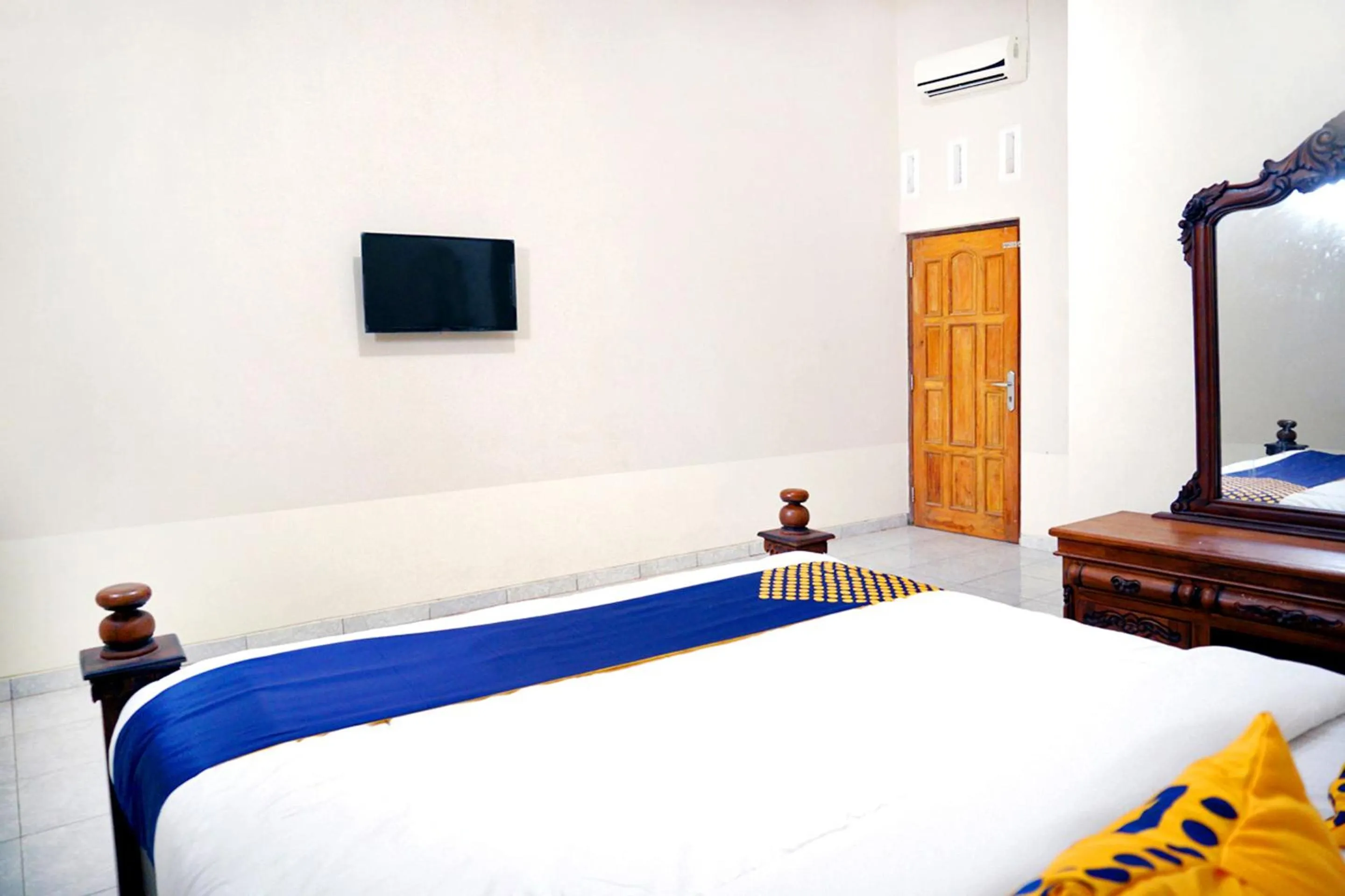 Bedroom, Bed in SPOT ON 2629 Duta Karimun