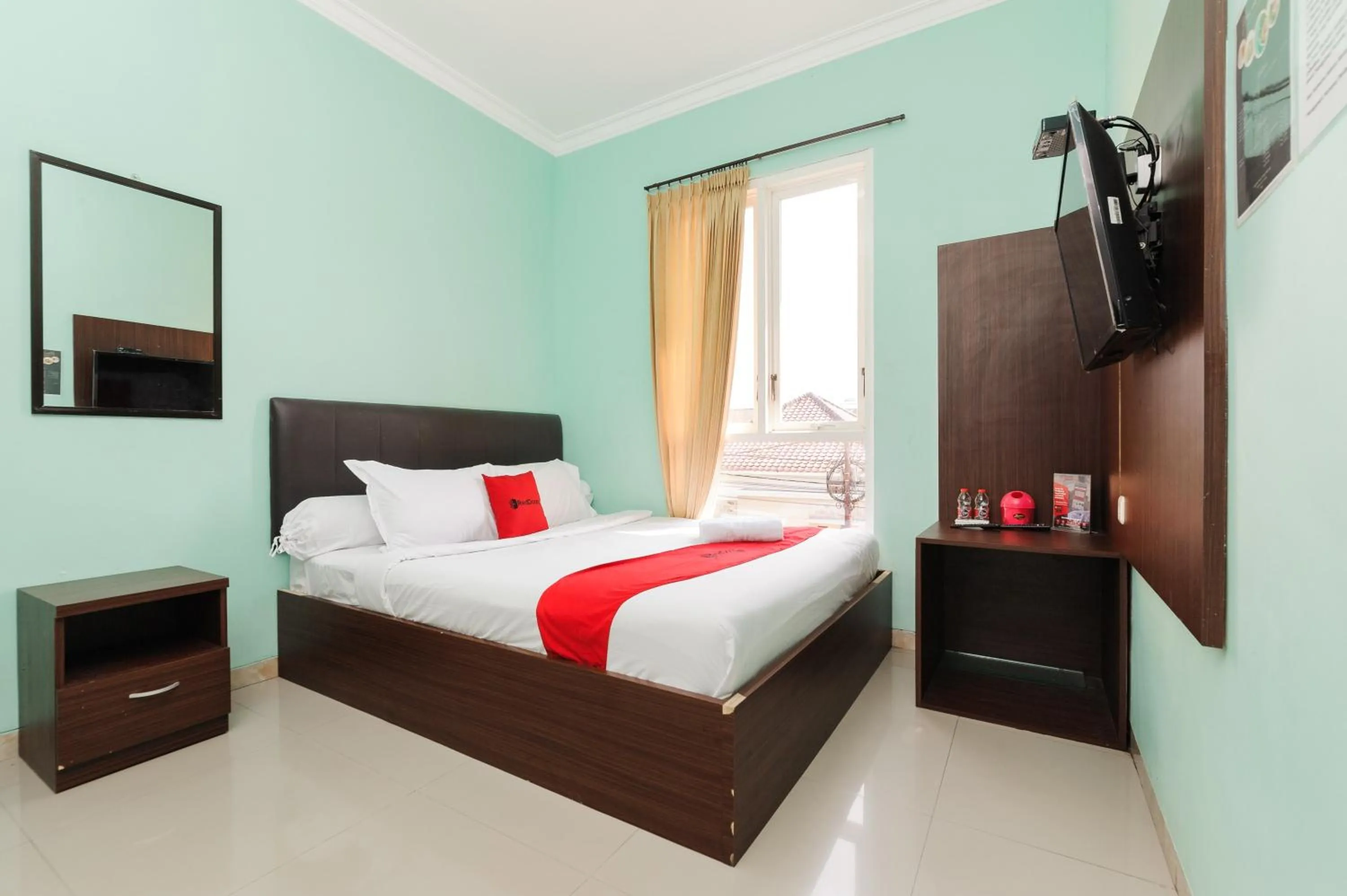 Bedroom, Bed in Reddoorz near Universitas Widyagama Malang 2