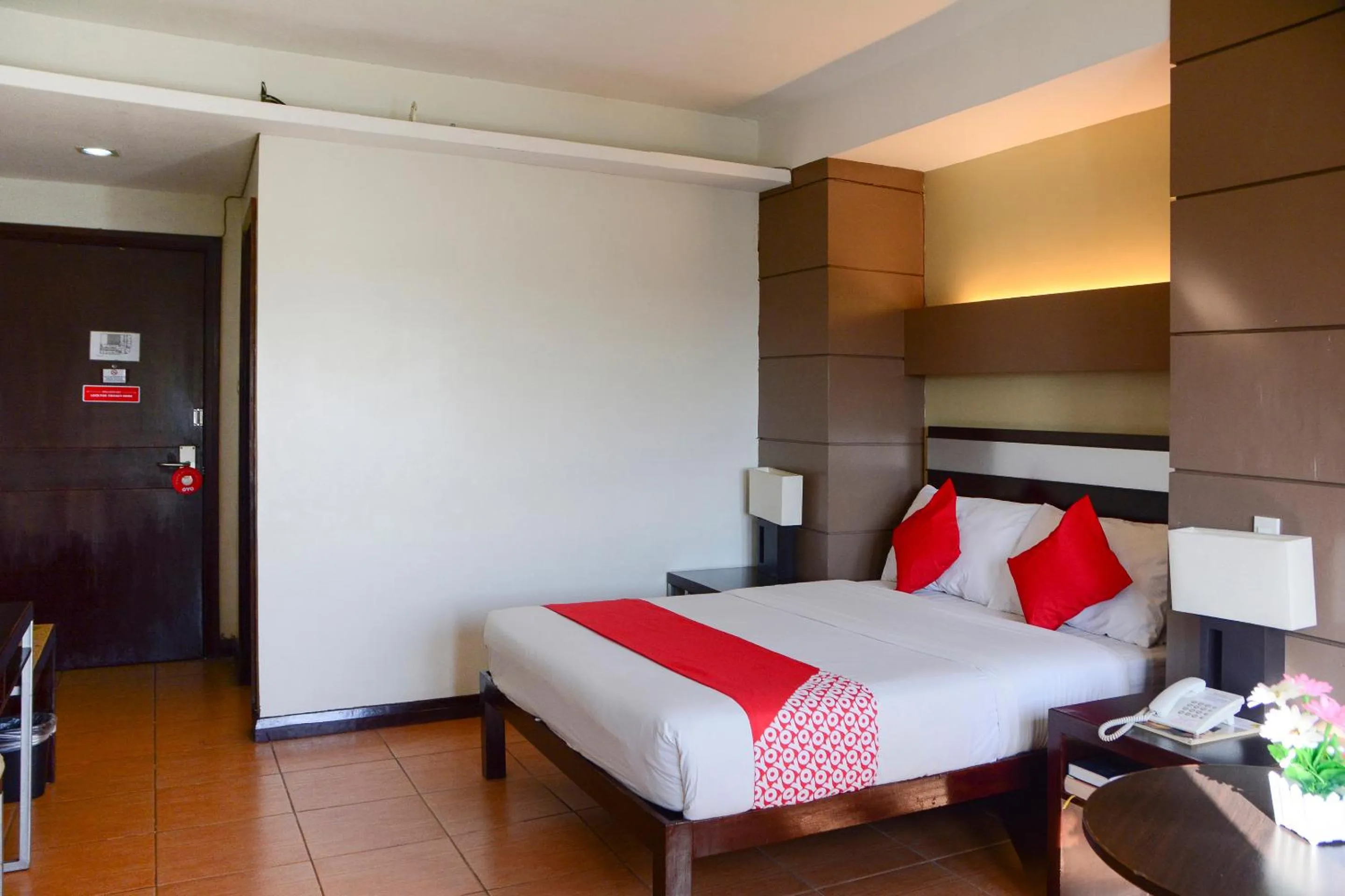 Bedroom, Bed in East View Hotel