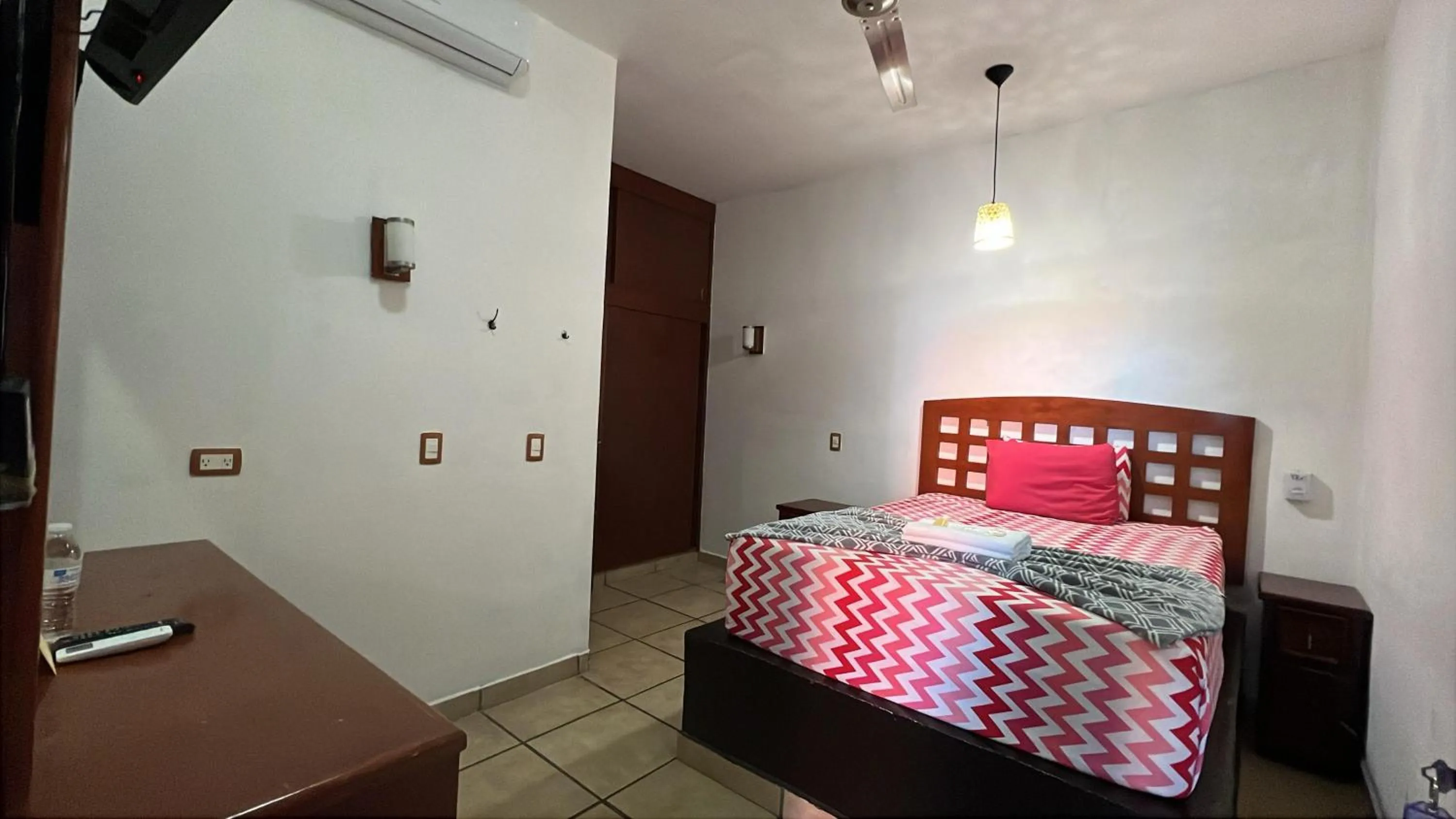 Bed in Hotel Colonos Los Cabos