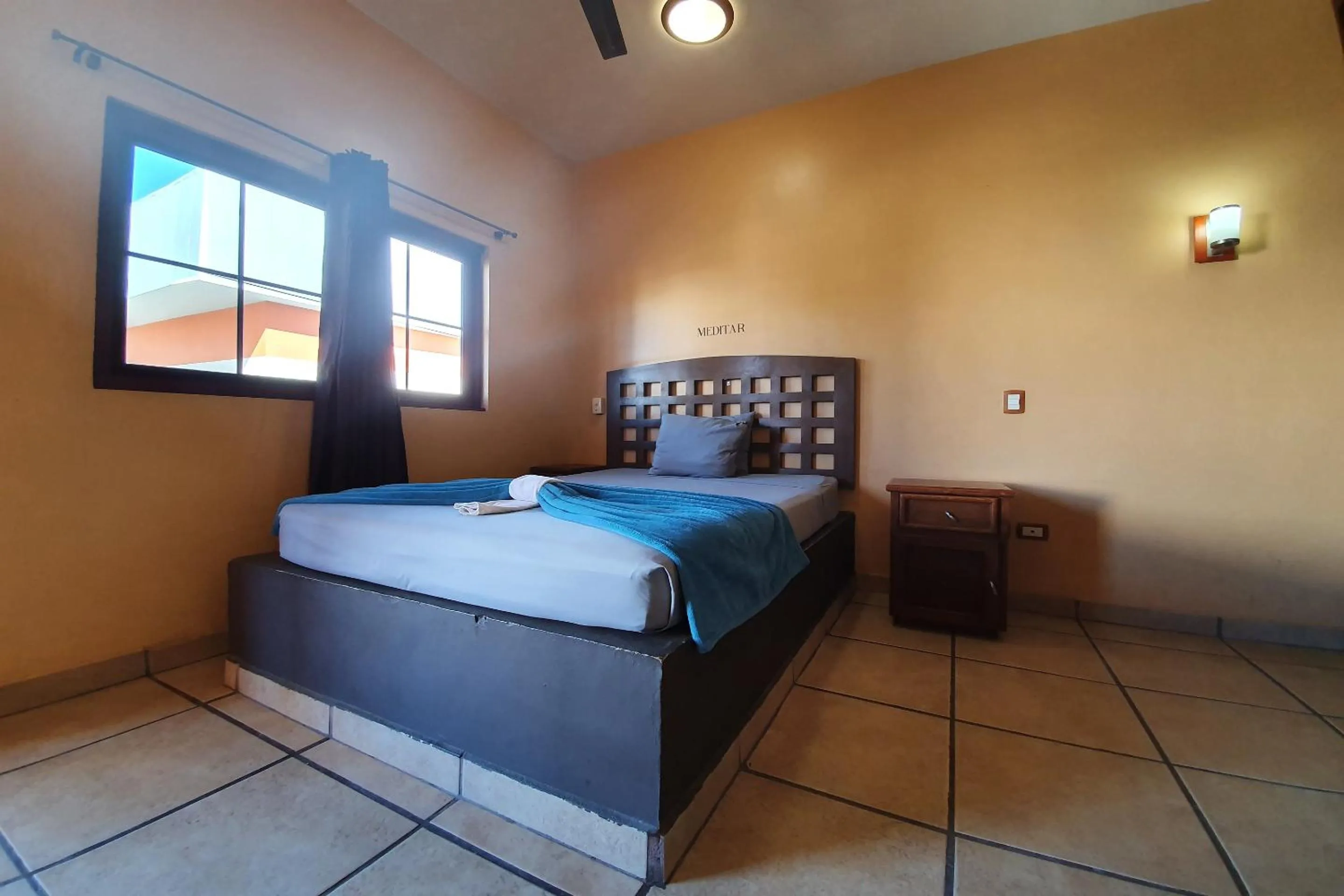 Bedroom, Bed in Hotel Colonos Los Cabos