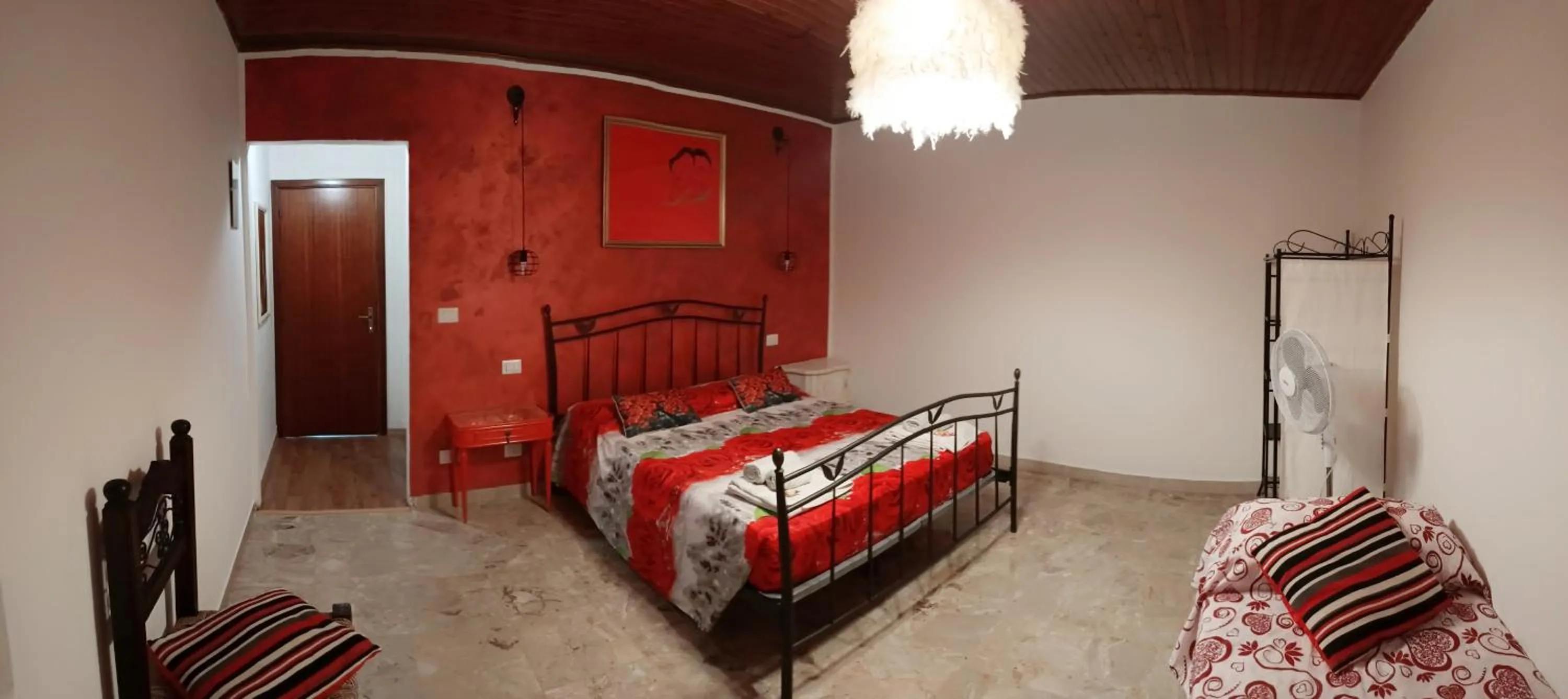 Photo of the whole room, Bed in La casa sul tetto, Room's & Glamping