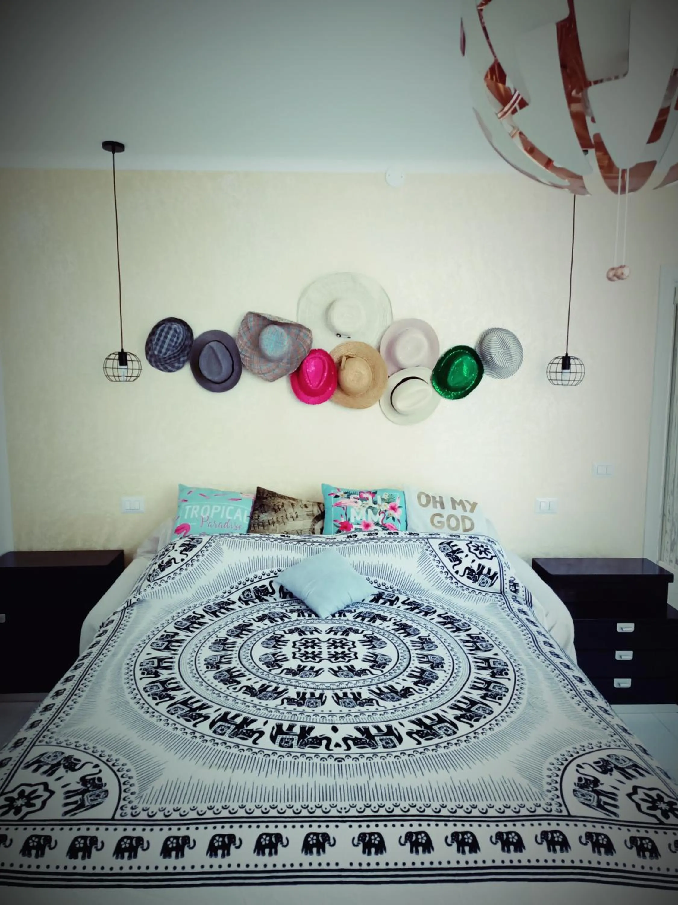 Decorative detail, Bed in La casa sul tetto, Room's & Glamping