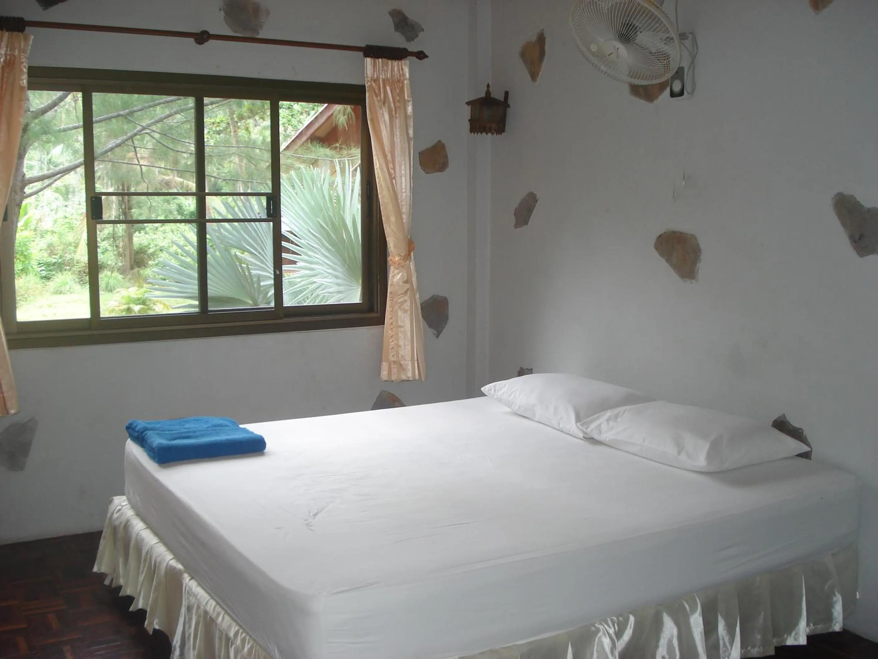 Bed in Haad Khuad Resort