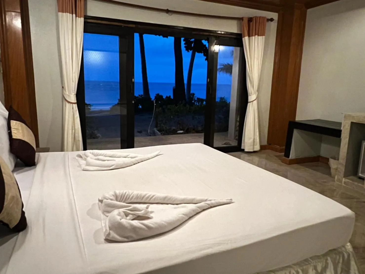 Bed in Haad Khuad Resort