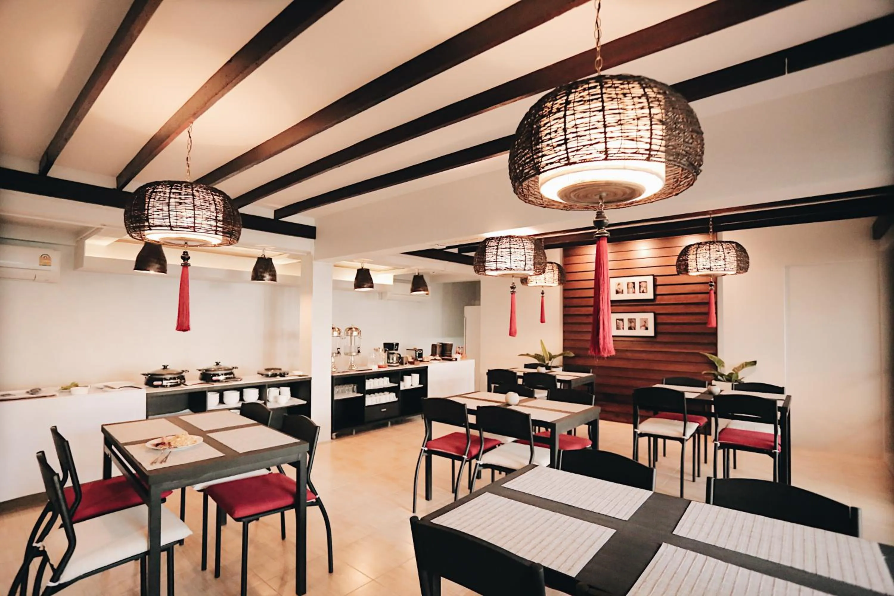 Restaurant/places to eat in Fullrich Lanna Suite