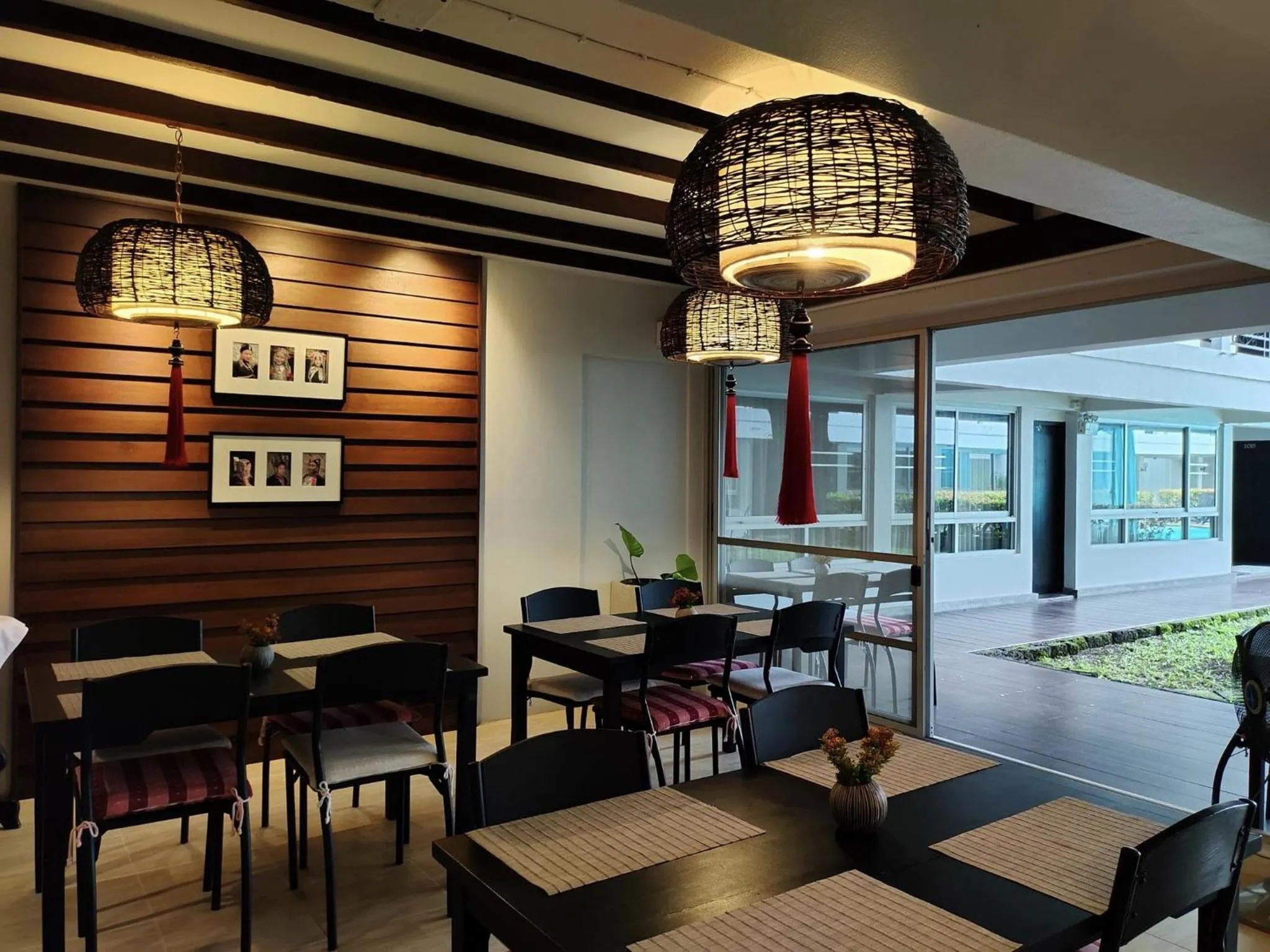 Restaurant/places to eat in Fullrich Lanna Suite