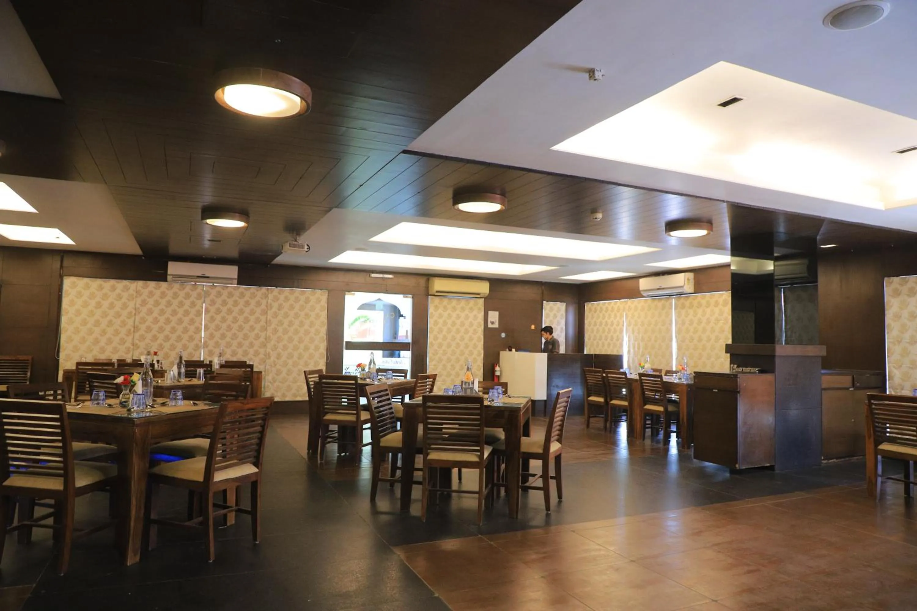Restaurant/places to eat in Hotel Clarks Collection Vadodara