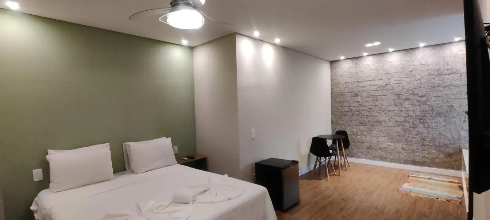 Deluxe Double Room with Bath in Pousada Banana Cipó Deluxe Double Room with Bath in Pousada Banana Cipó