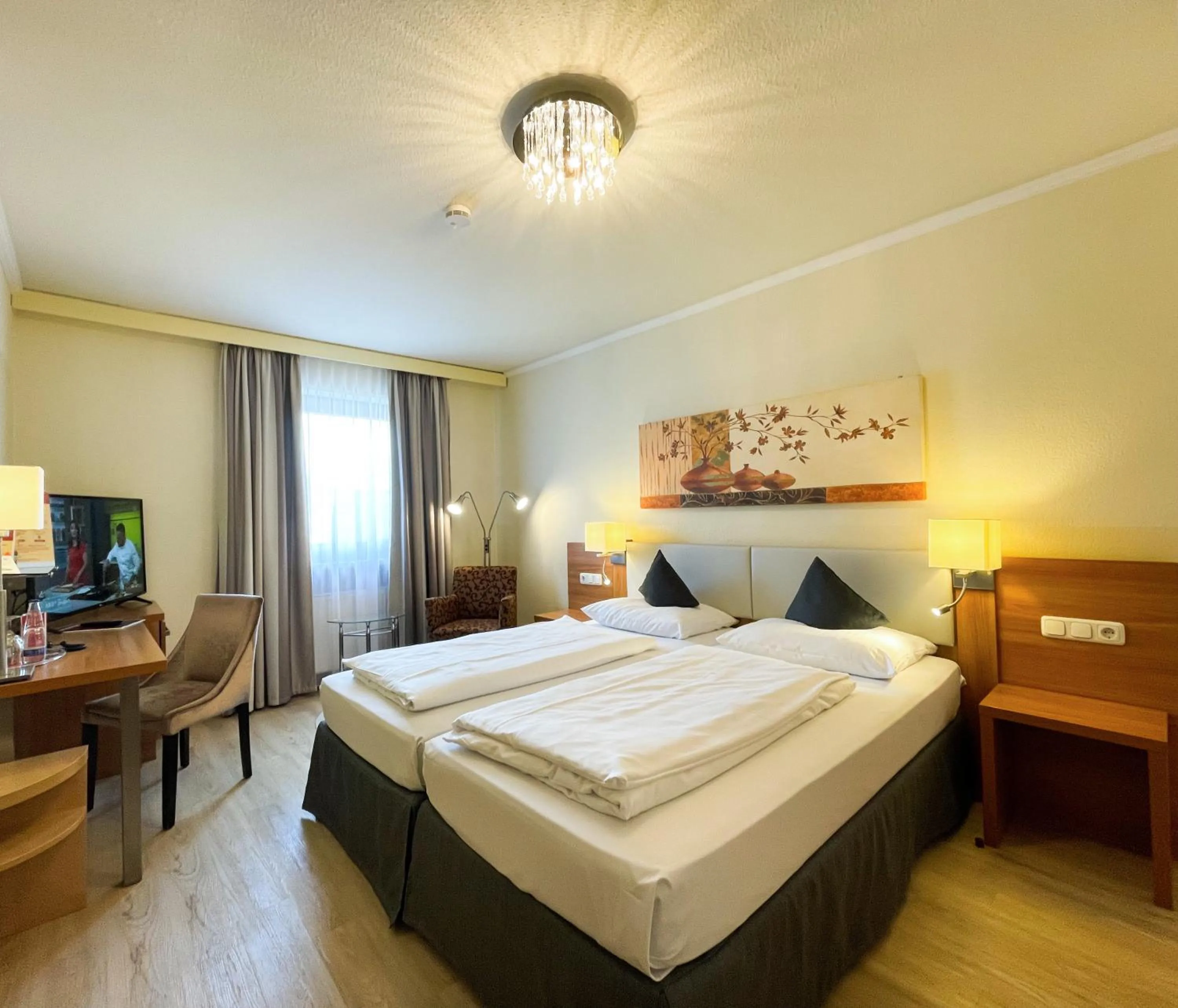 Photo of the whole room, Bed in City Hotel Ost am Kö