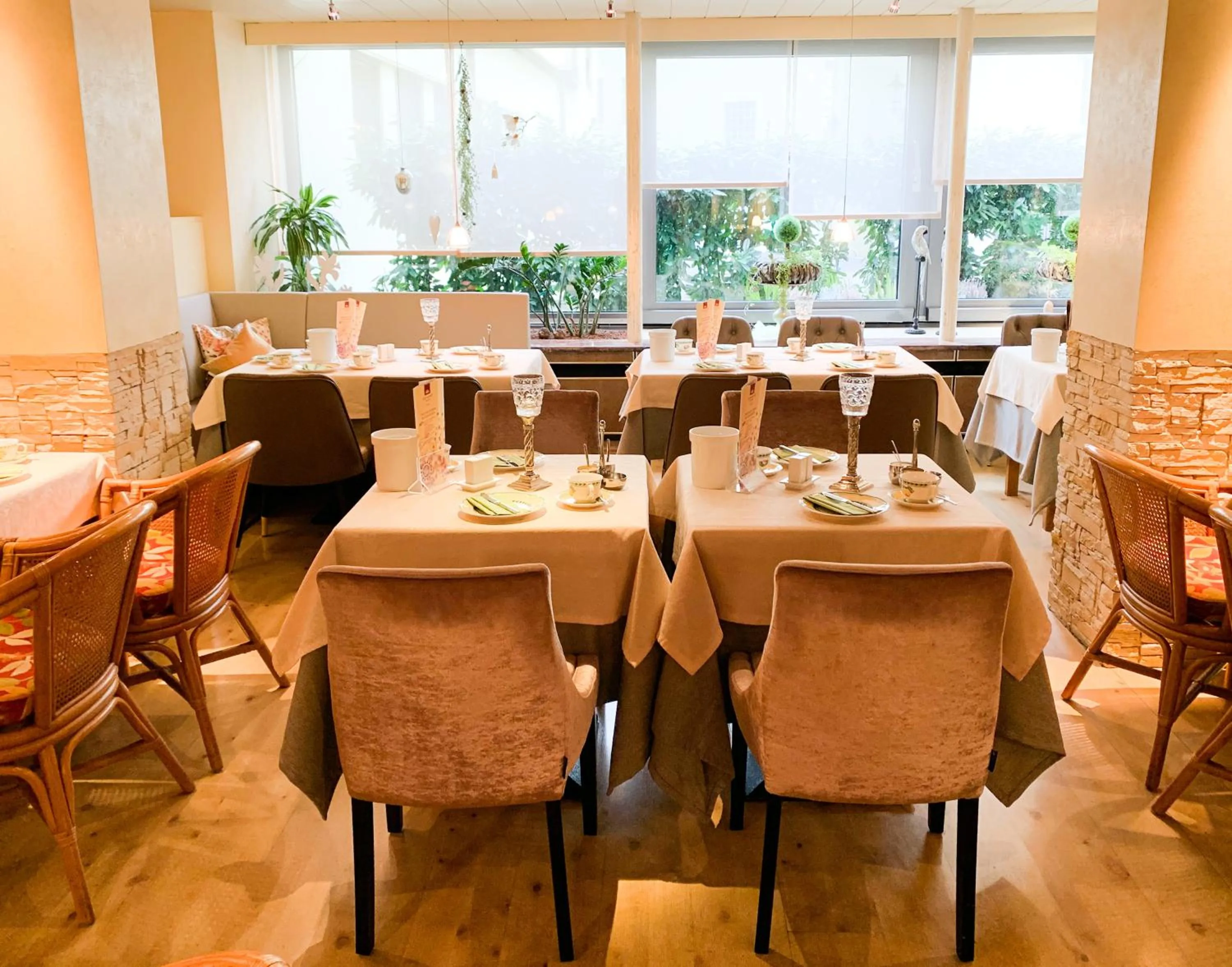 Restaurant/places to eat in City Hotel Ost am Kö